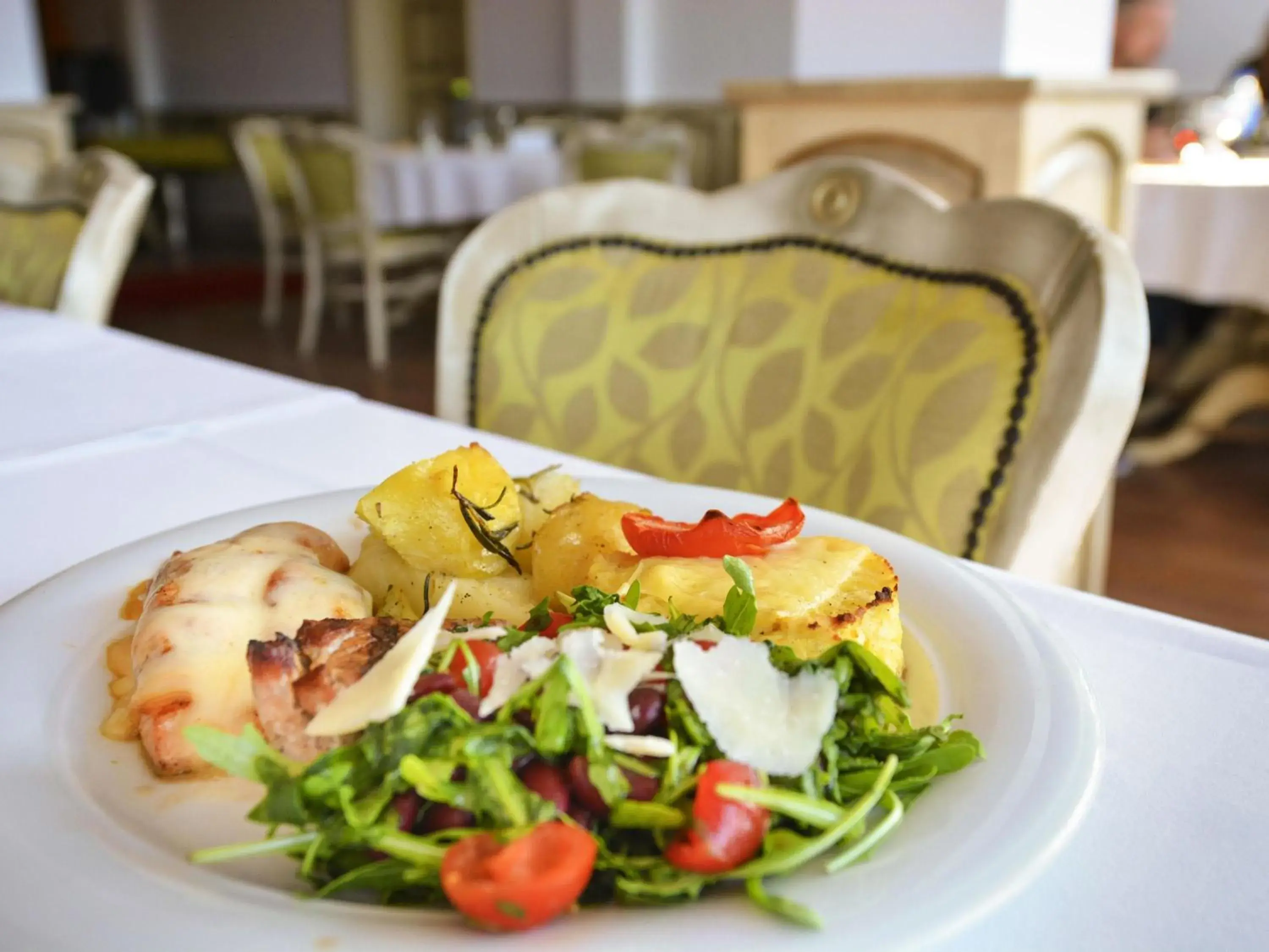 Restaurant/places to eat in Mercure Medias Binderbubi Hotel And Spa Restaurant/places to eat in Mercure Medias Binderbubi Hotel And Spa