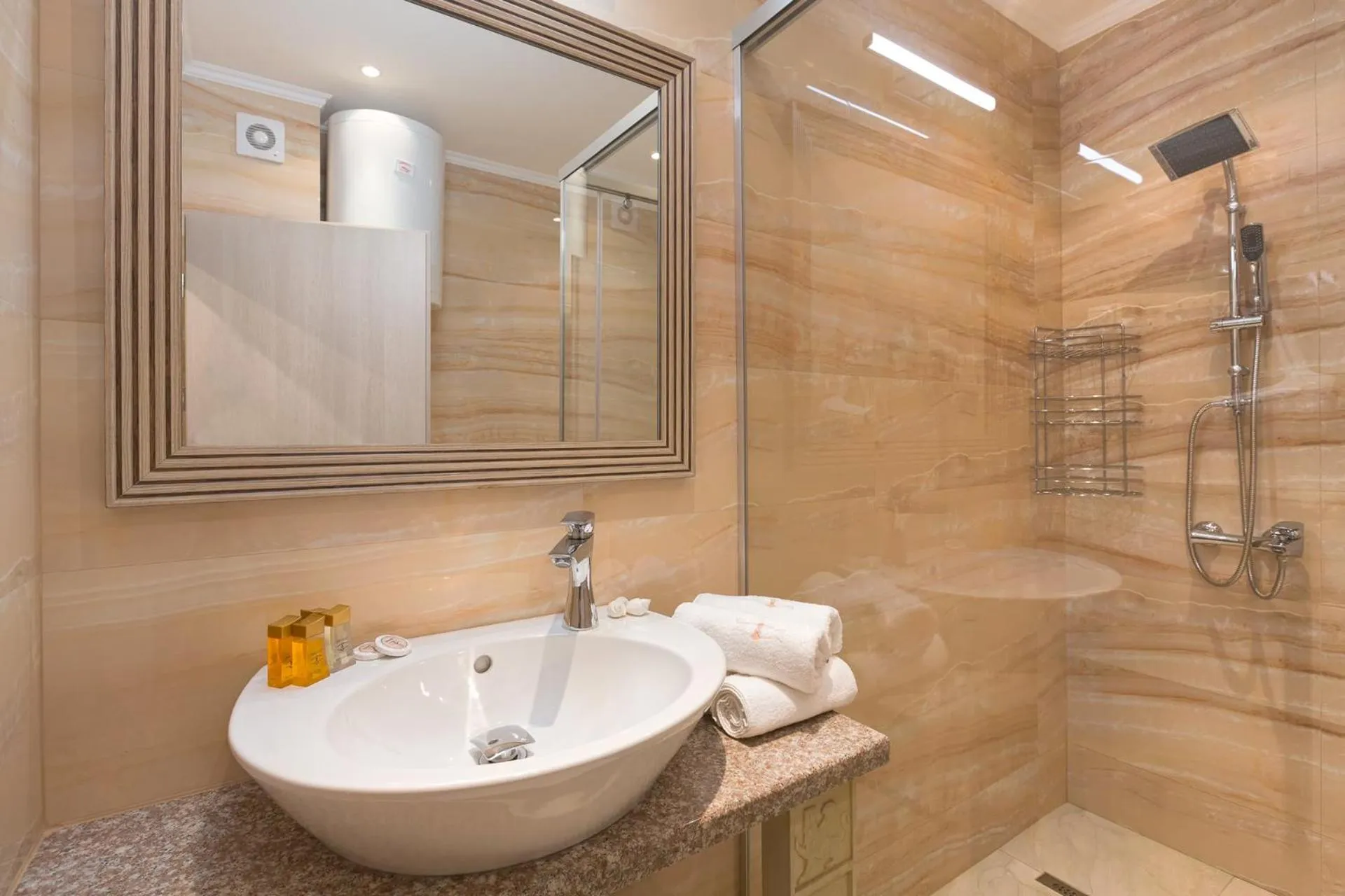 Shower in Argisht Partez Hotel ALL INCLUSIVE & BEACH BAR REBLS