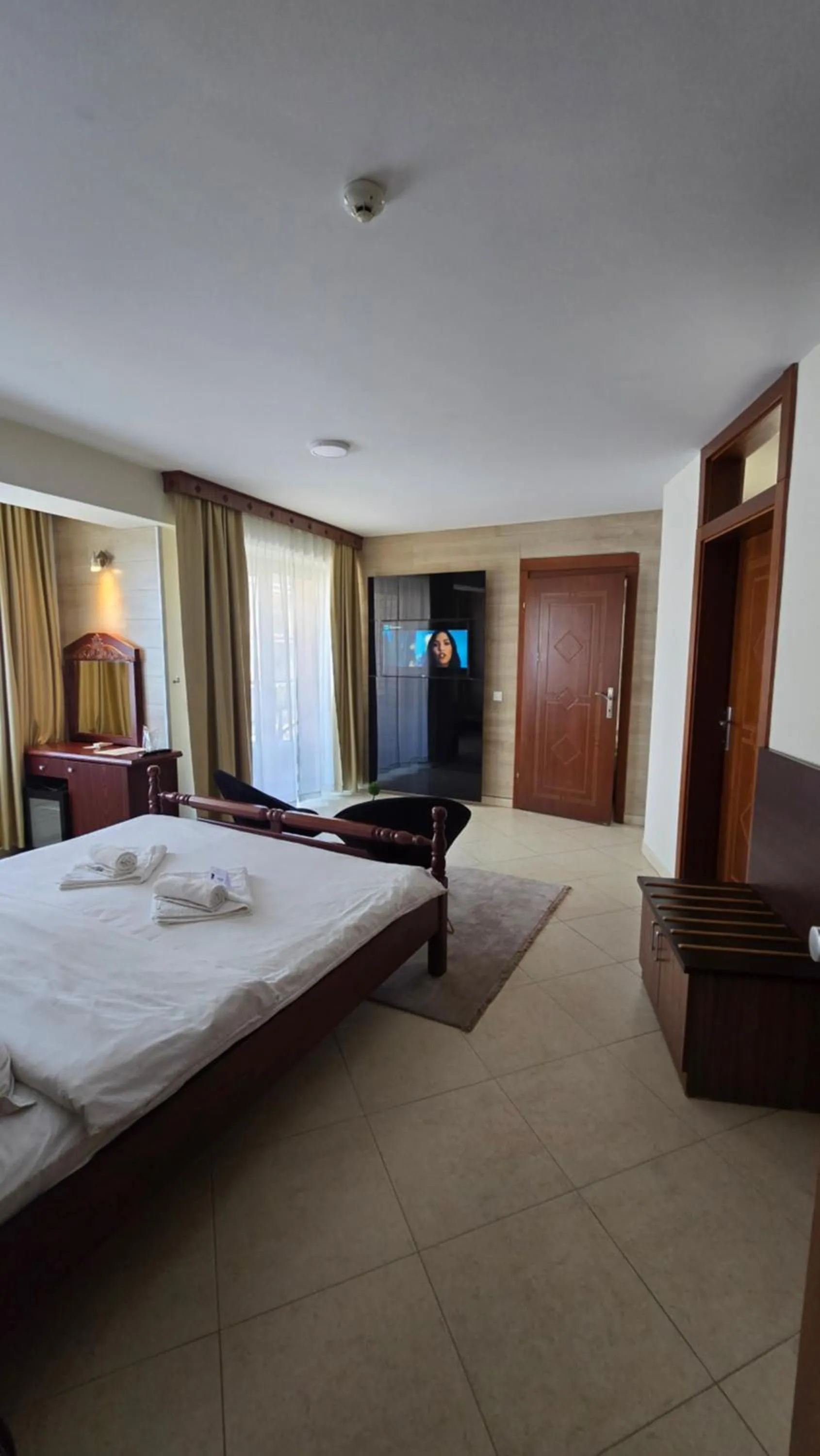 Property building, Bed in Royal View Hotel and SPA