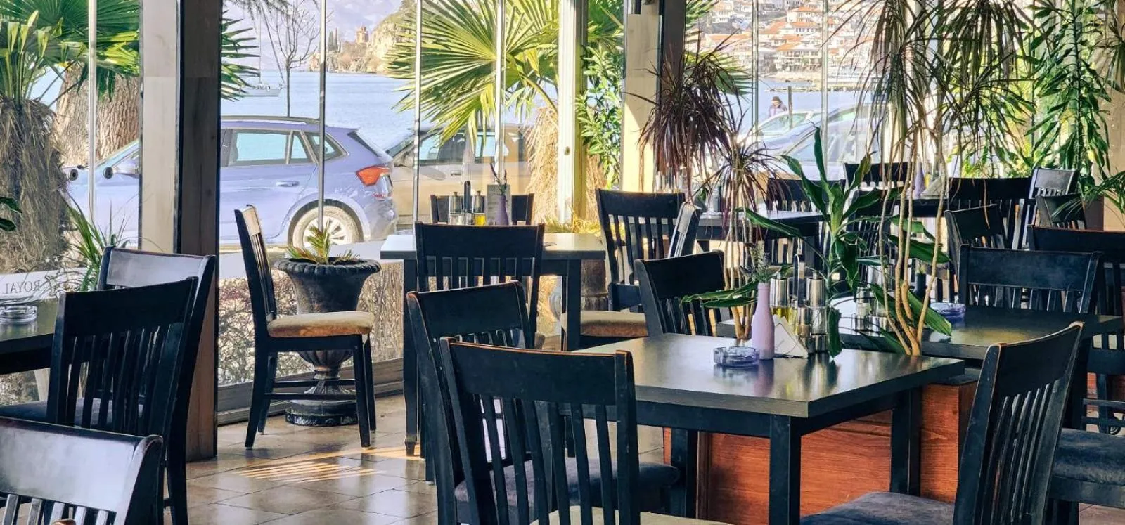 Restaurant/places to eat in Royal View Hotel and SPA