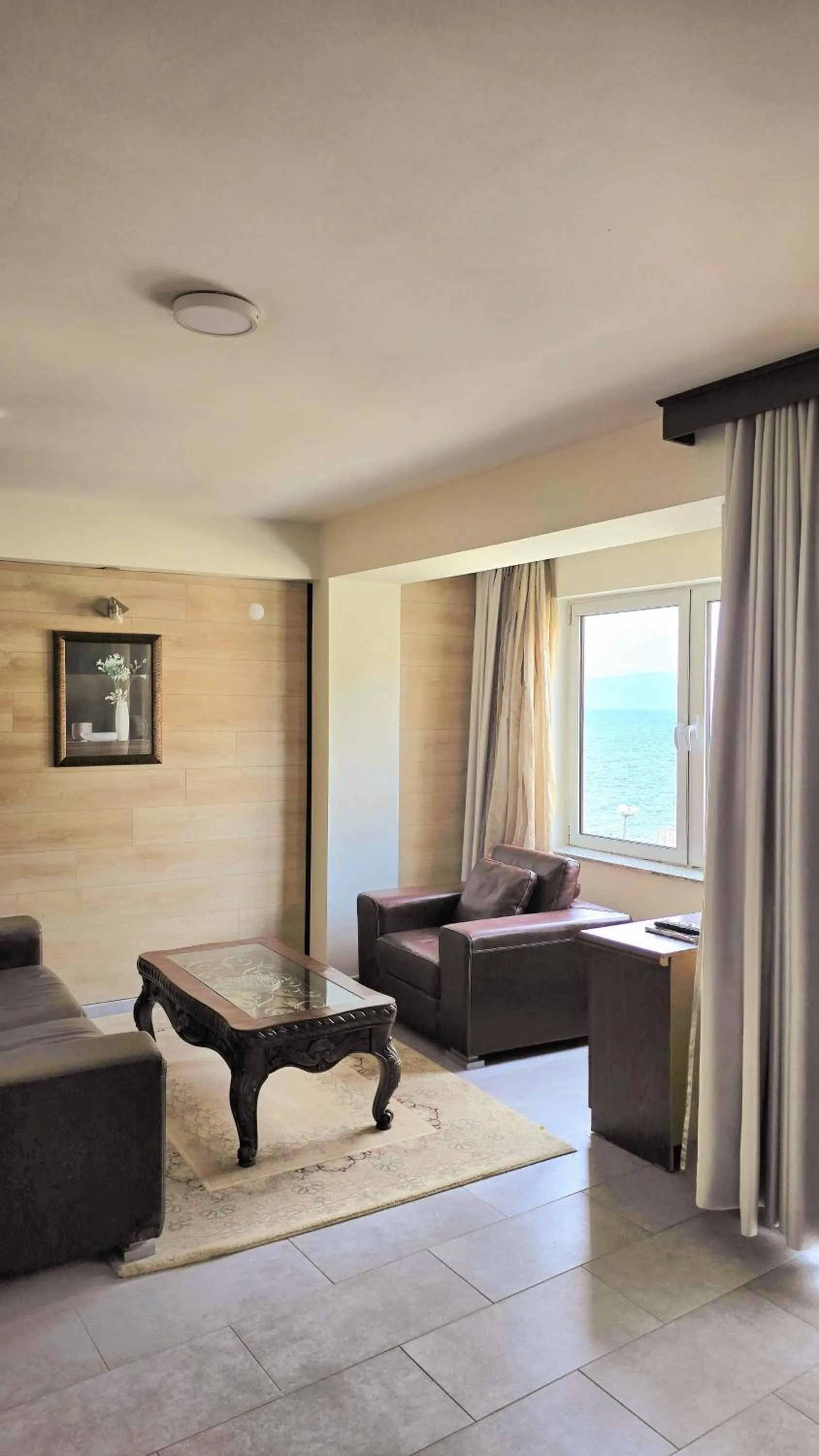 Living room, Bed in Royal View Hotel and SPA