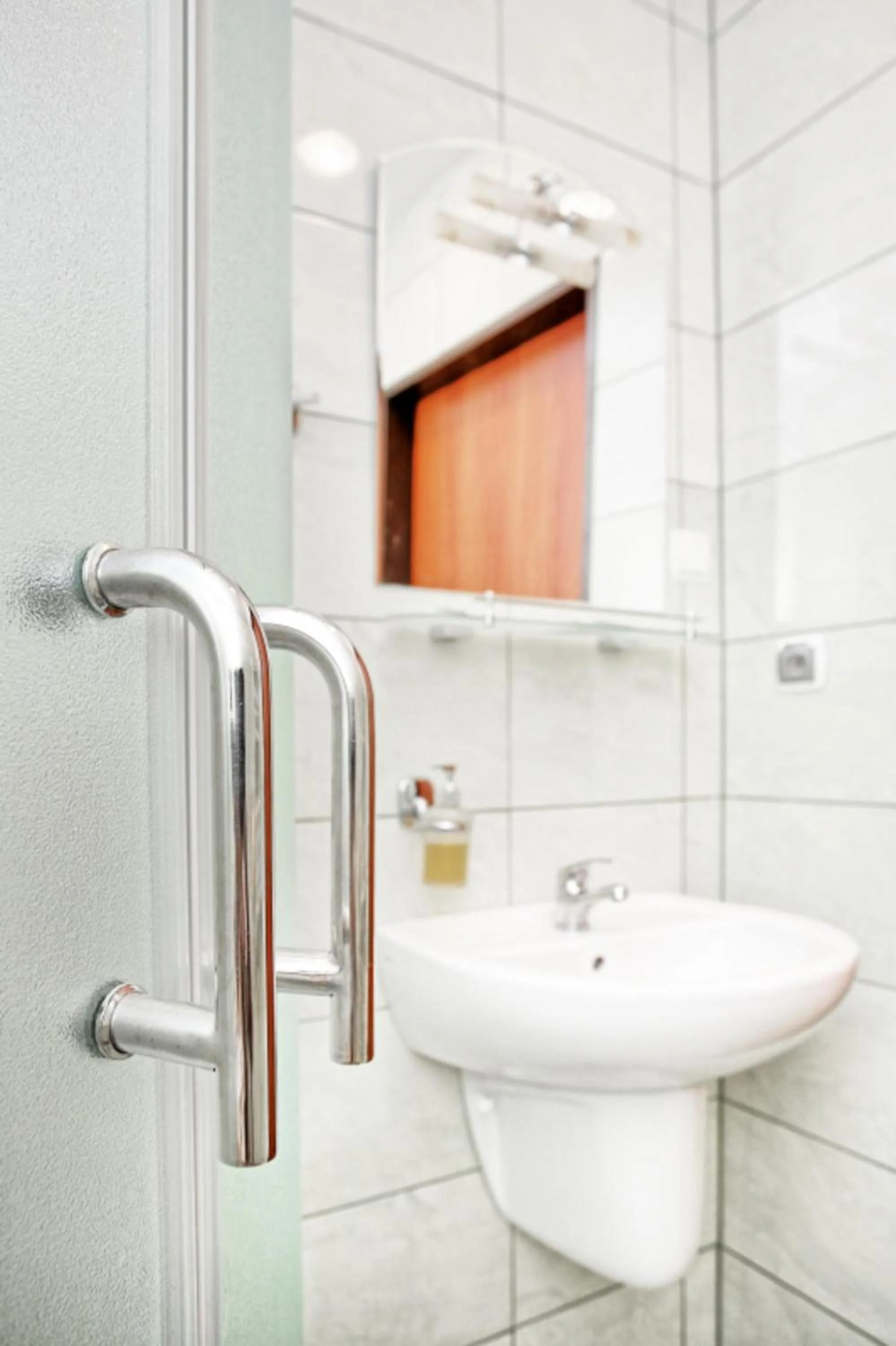 Bathroom in Hotel Best Inn Bydgoszcz S5