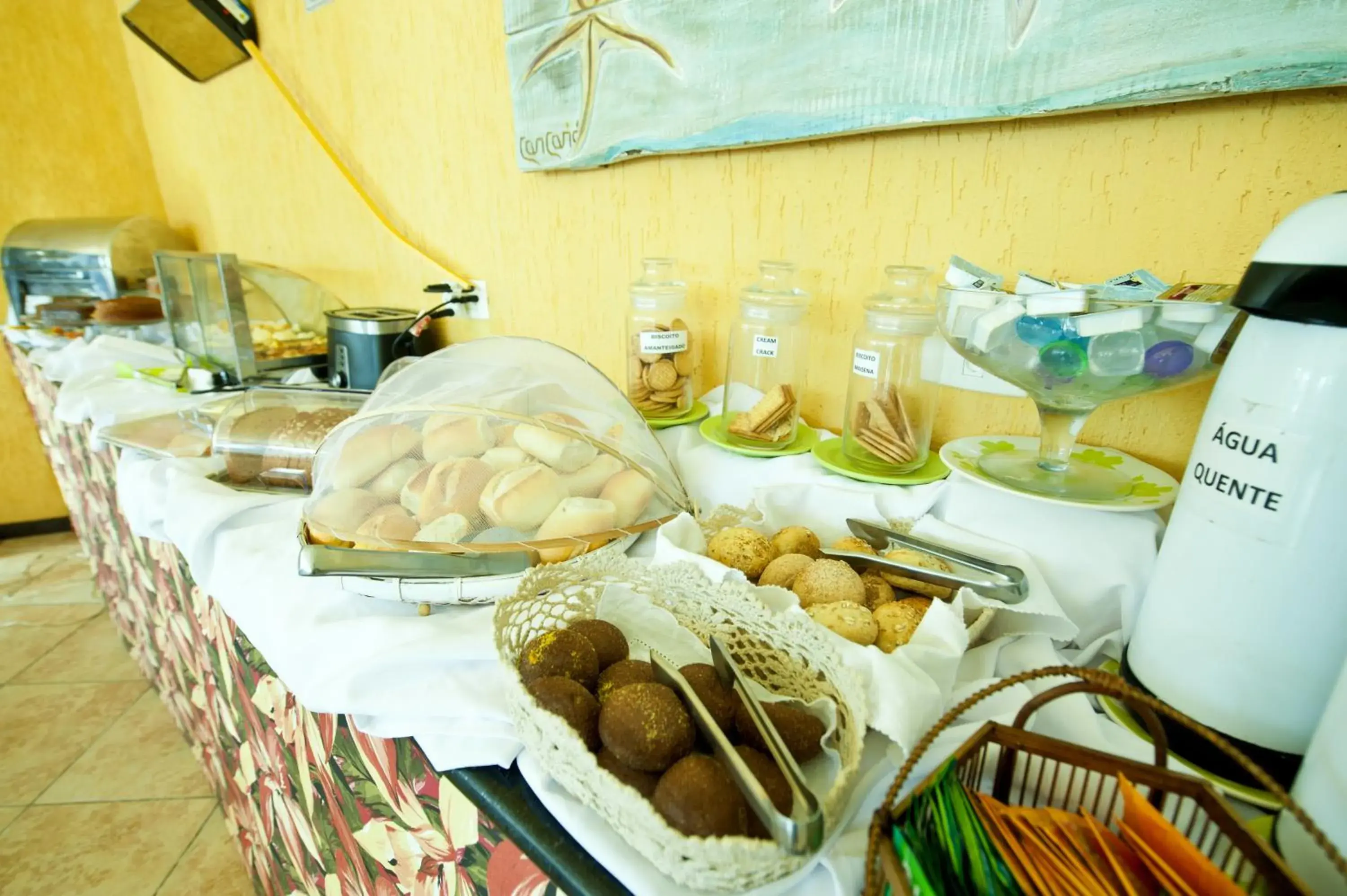 Buffet breakfast in Pousada Doce Cabana Buffet breakfast in Pousada Doce Cabana