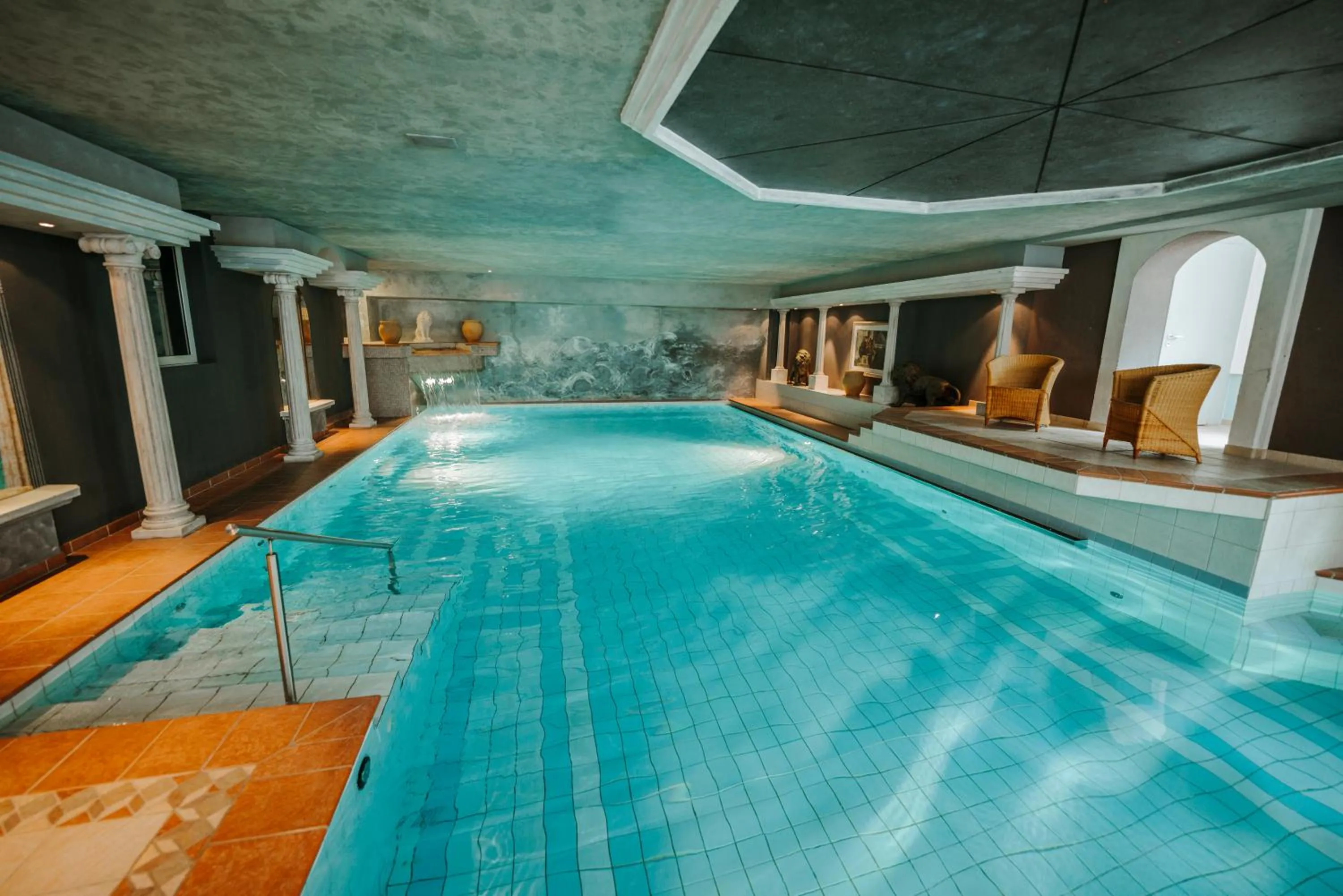 Swimming pool in Hotel Eden Wellness