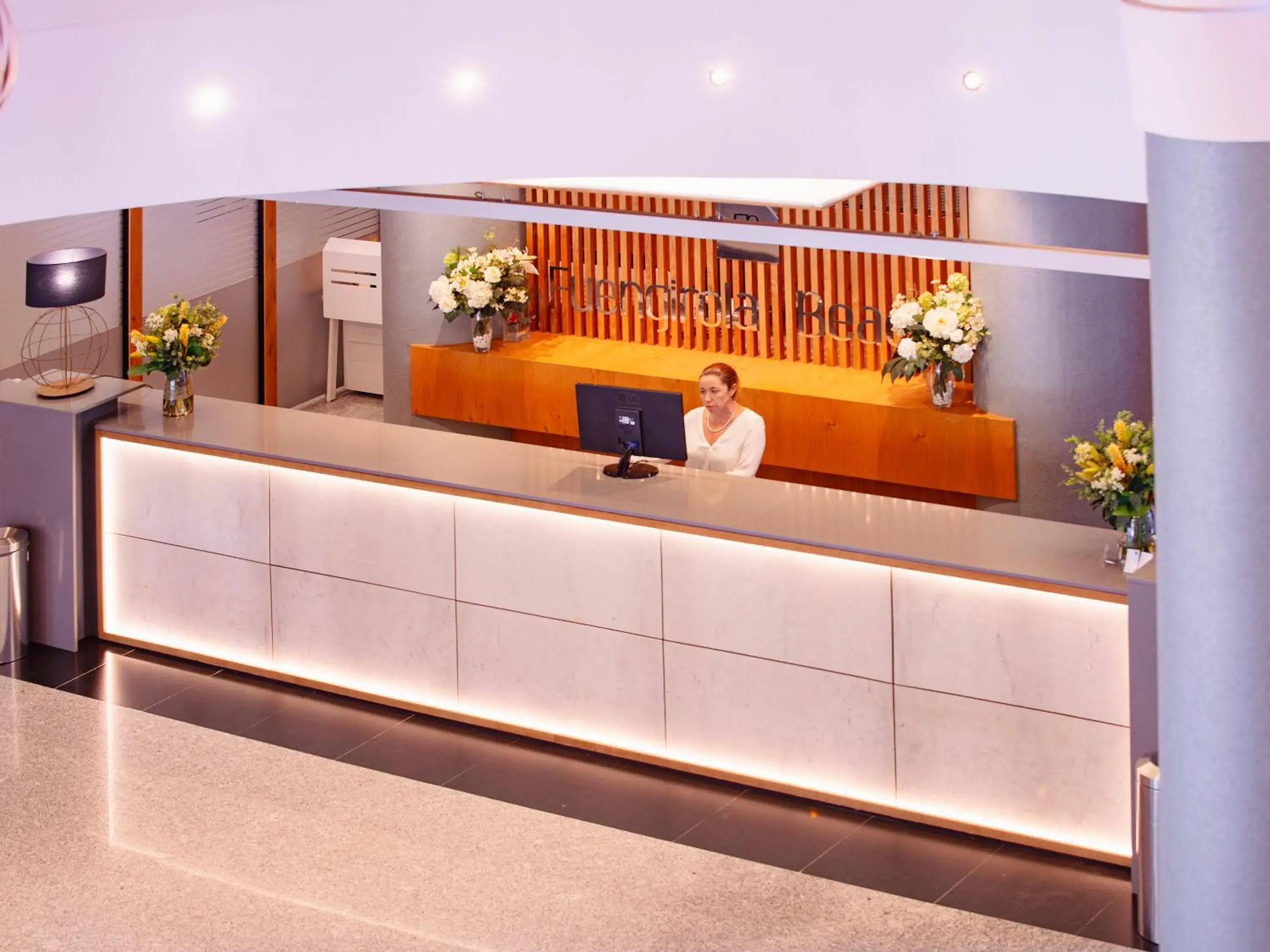 Property building in Fuengirola Beach Apartamentos Turísticos Property building in Fuengirola Beach Apartamentos Turísticos