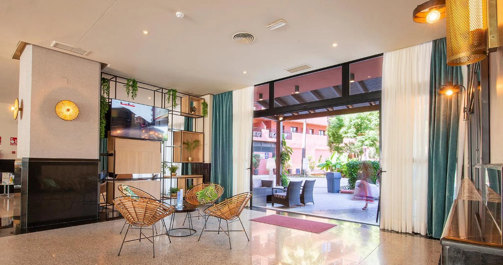 Communal lounge/ TV room in Fuengirola Beach Apartamentos Turísticos