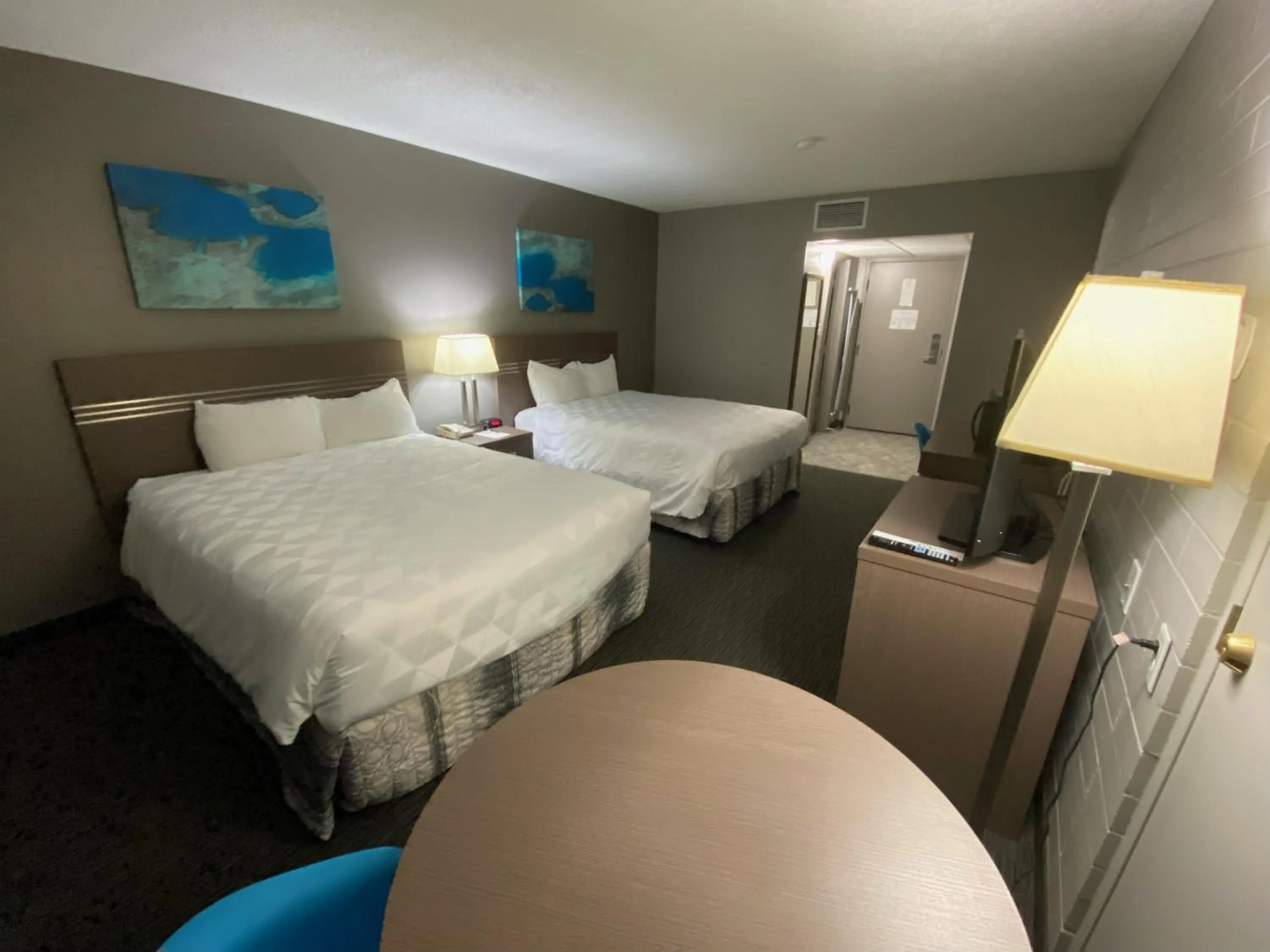 Photo of the whole room, Bed in Stanford Inn & Suites