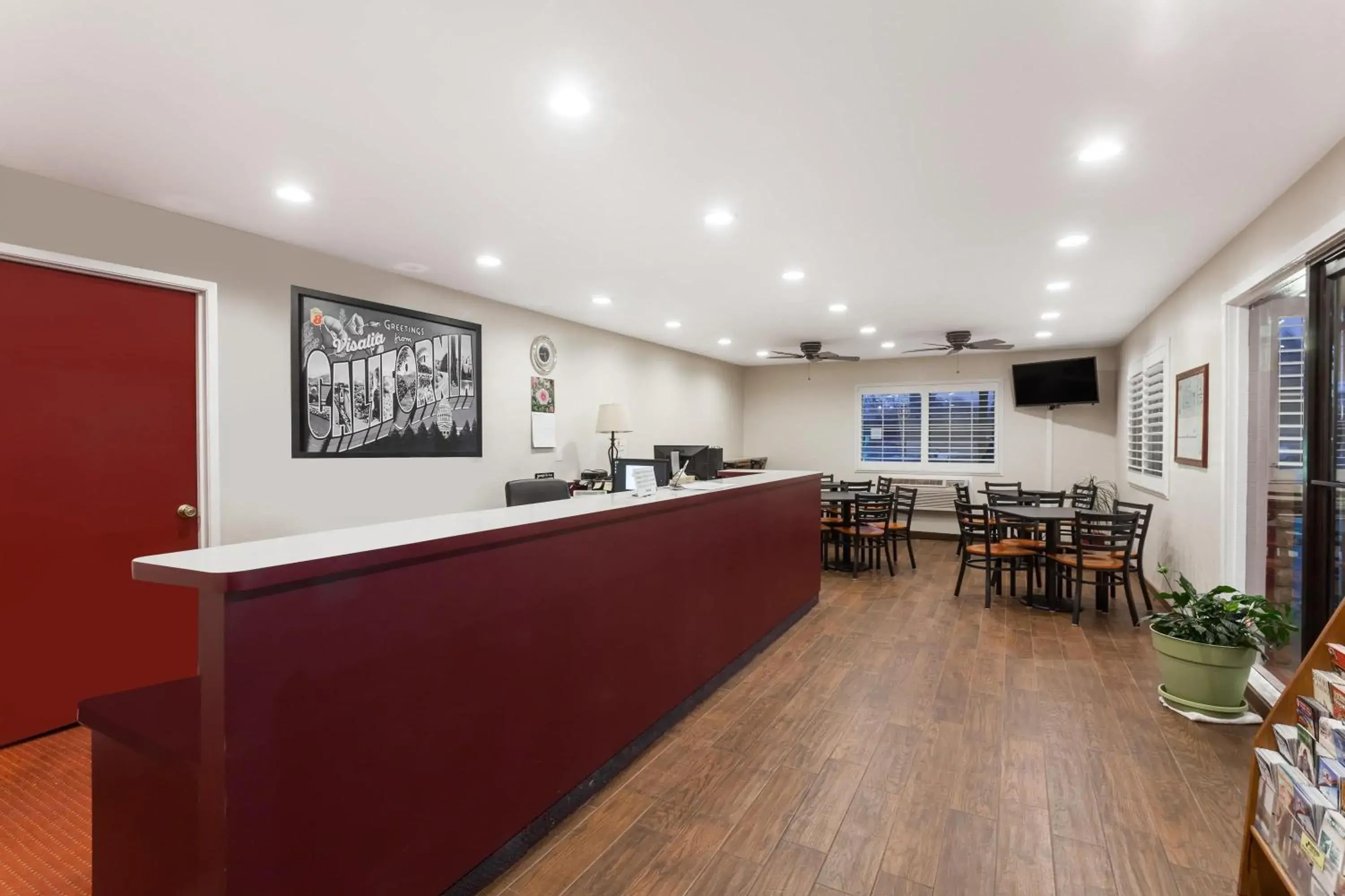 Lobby or reception in Super 8 by Wyndham Visalia Lobby or reception in Super 8 by Wyndham Visalia
