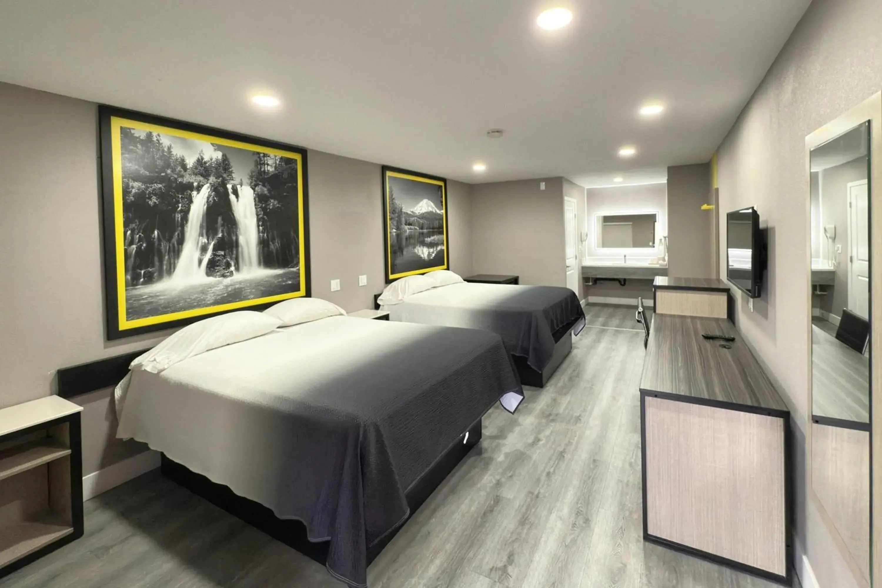 Photo of the whole room, Bed in Super 8 by Wyndham Visalia Photo of the whole room, Bed in Super 8 by Wyndham Visalia