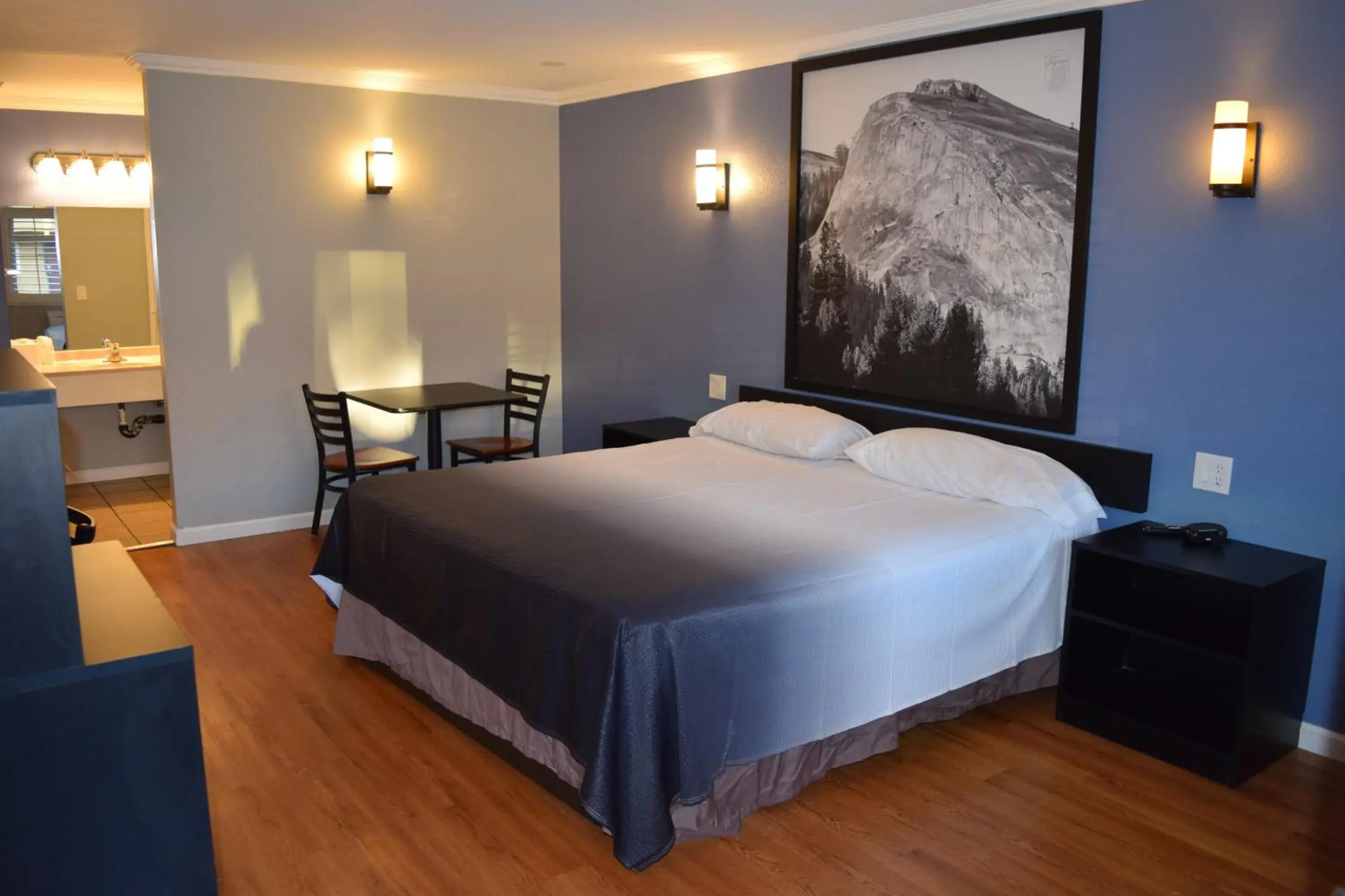 Photo of the whole room, Bed in Super 8 by Wyndham Visalia Photo of the whole room, Bed in Super 8 by Wyndham Visalia