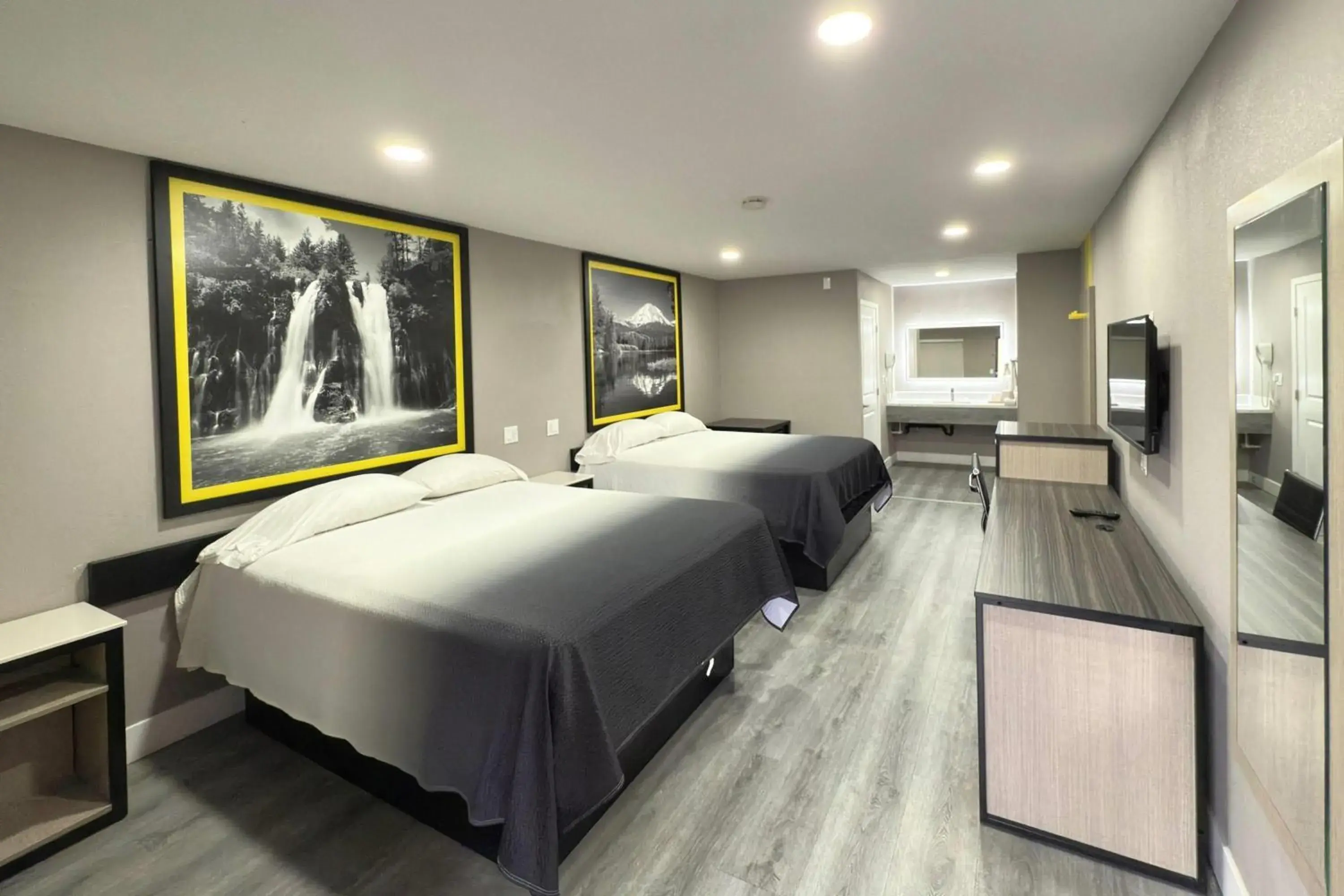 Bed in Super 8 by Wyndham Visalia Bed in Super 8 by Wyndham Visalia