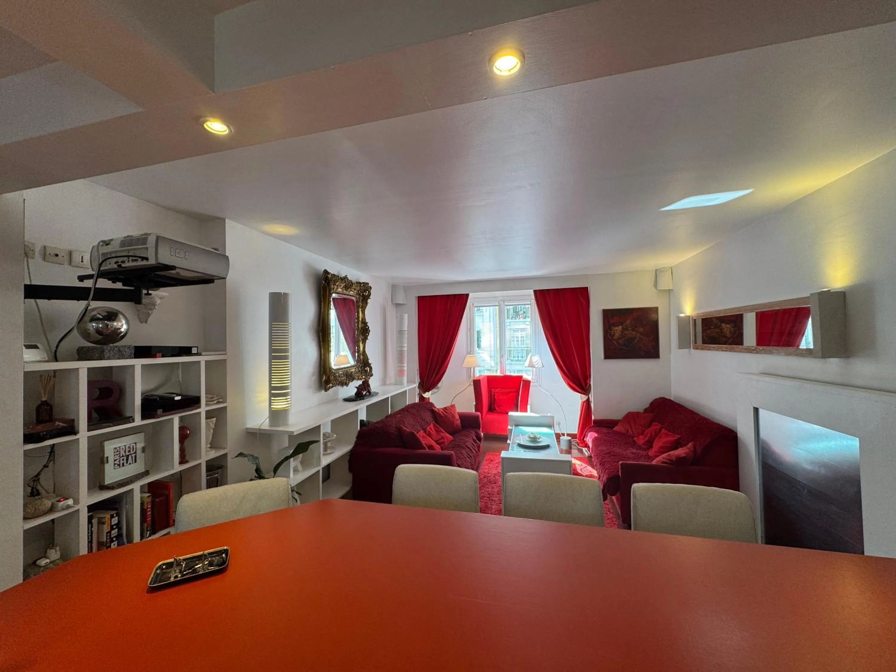 Lounge or bar in Red Flat Paris