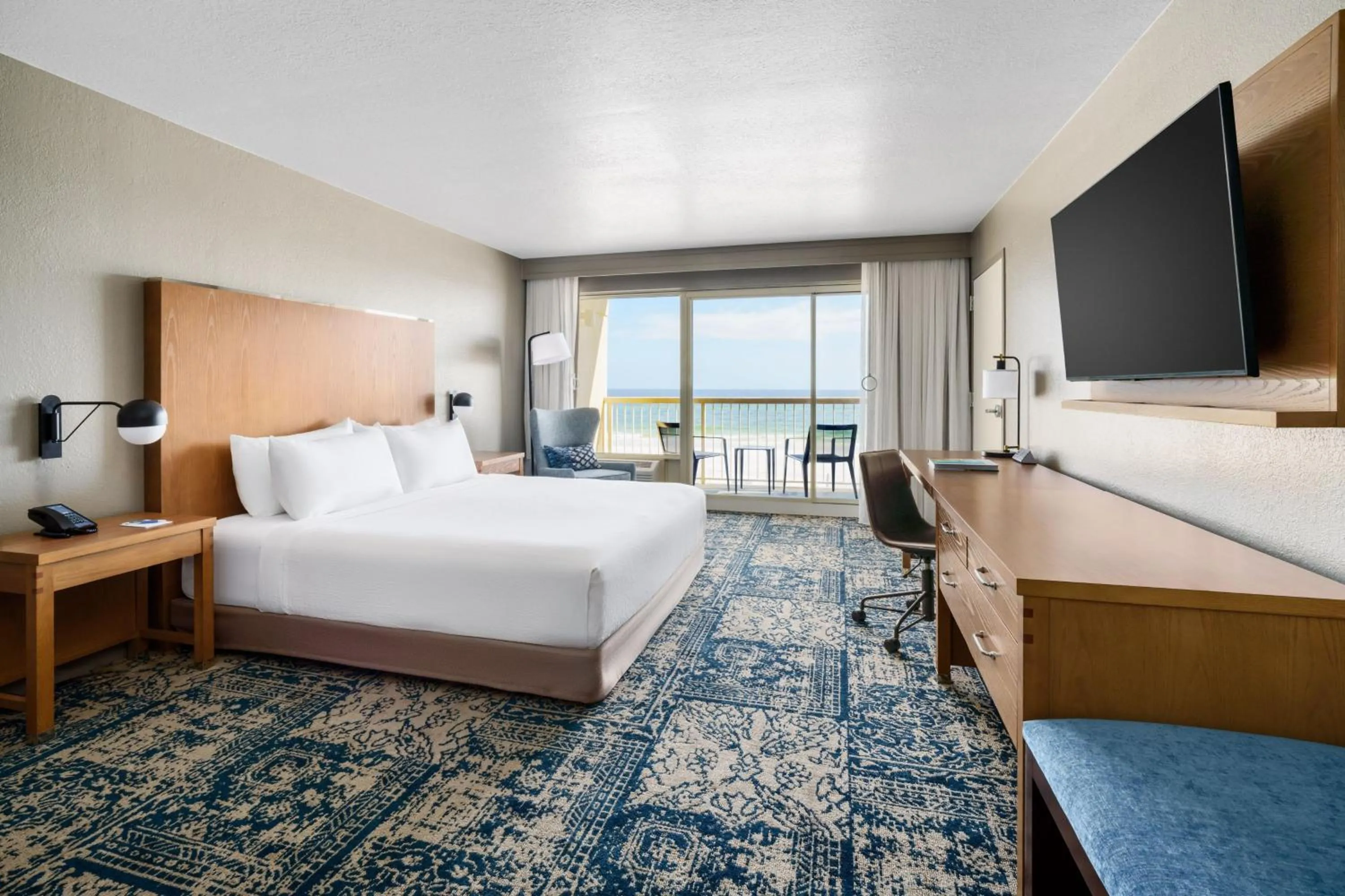 Beach, Bed in Four Points by Sheraton Destin - Fort Walton Beach