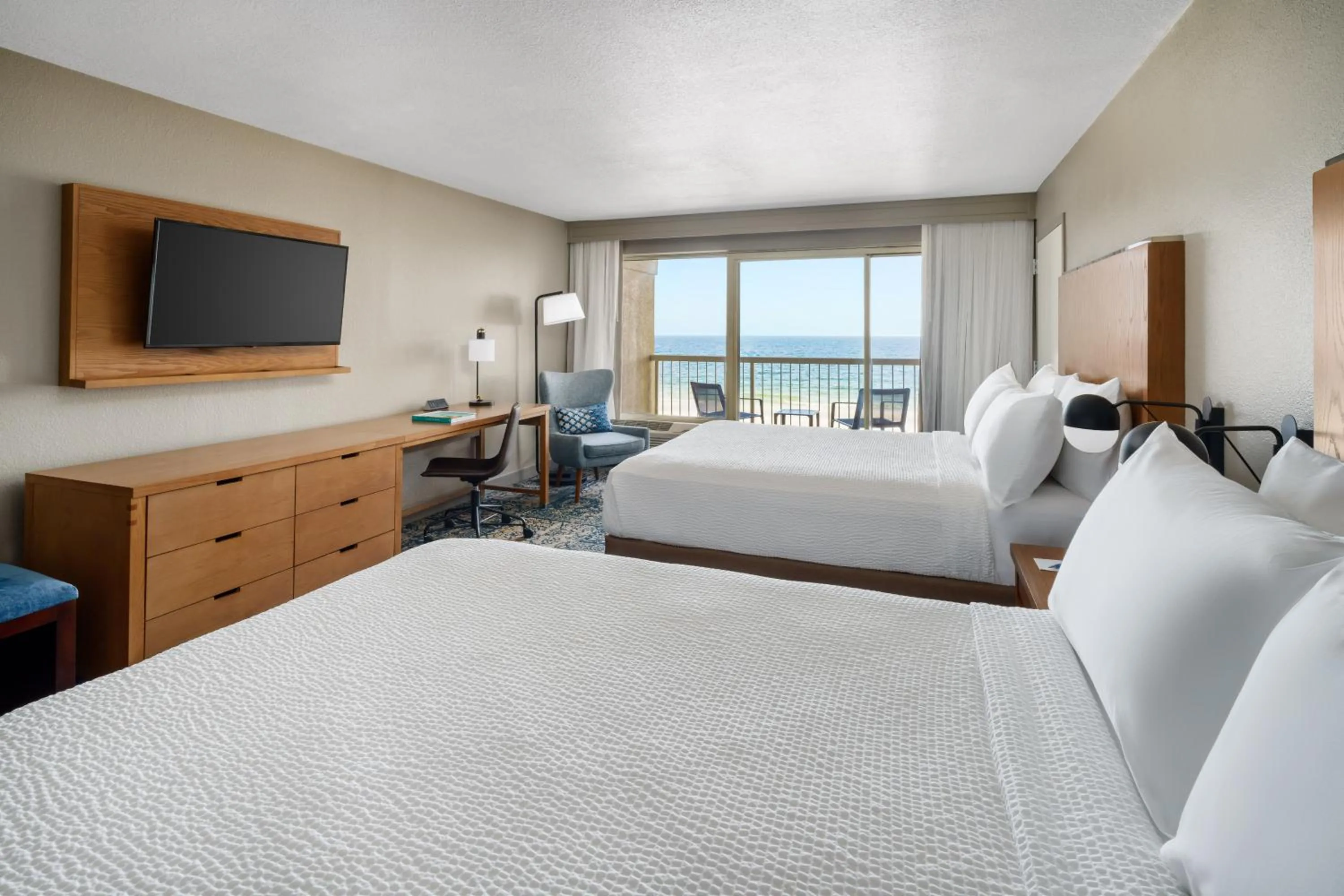 Bedroom, Bed in Four Points by Sheraton Destin - Fort Walton Beach