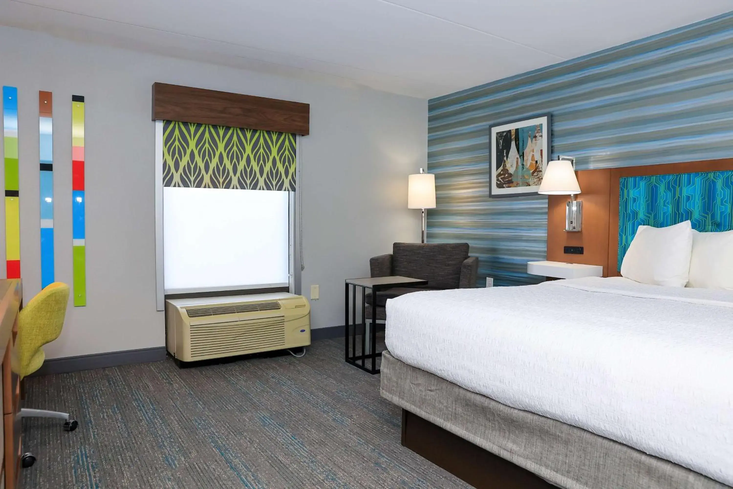 Living room, Bed in Hampton Inn Atlanta-Canton Living room, Bed in Hampton Inn Atlanta-Canton