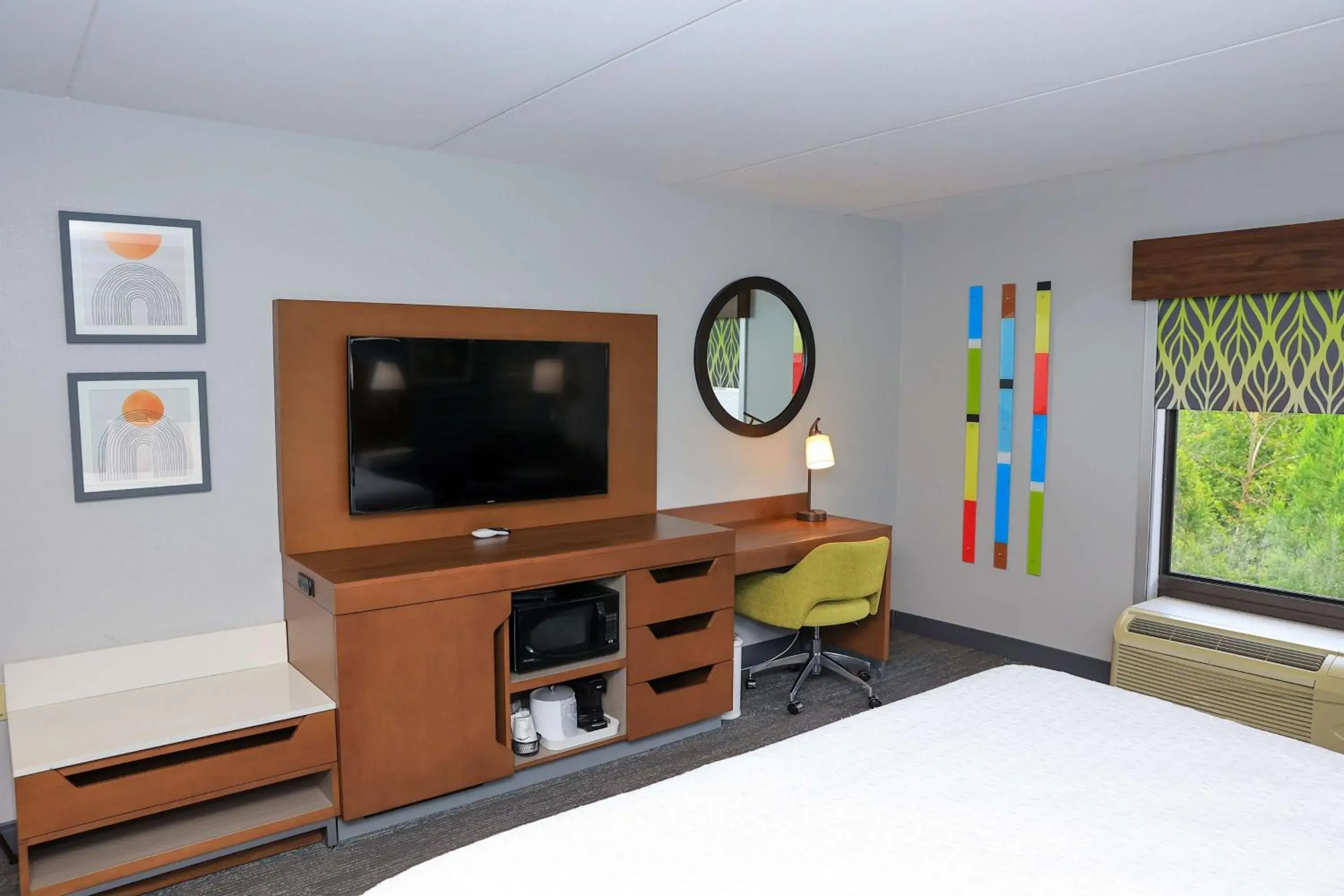 Bedroom, Bed in Hampton Inn Atlanta-Canton Bedroom, Bed in Hampton Inn Atlanta-Canton