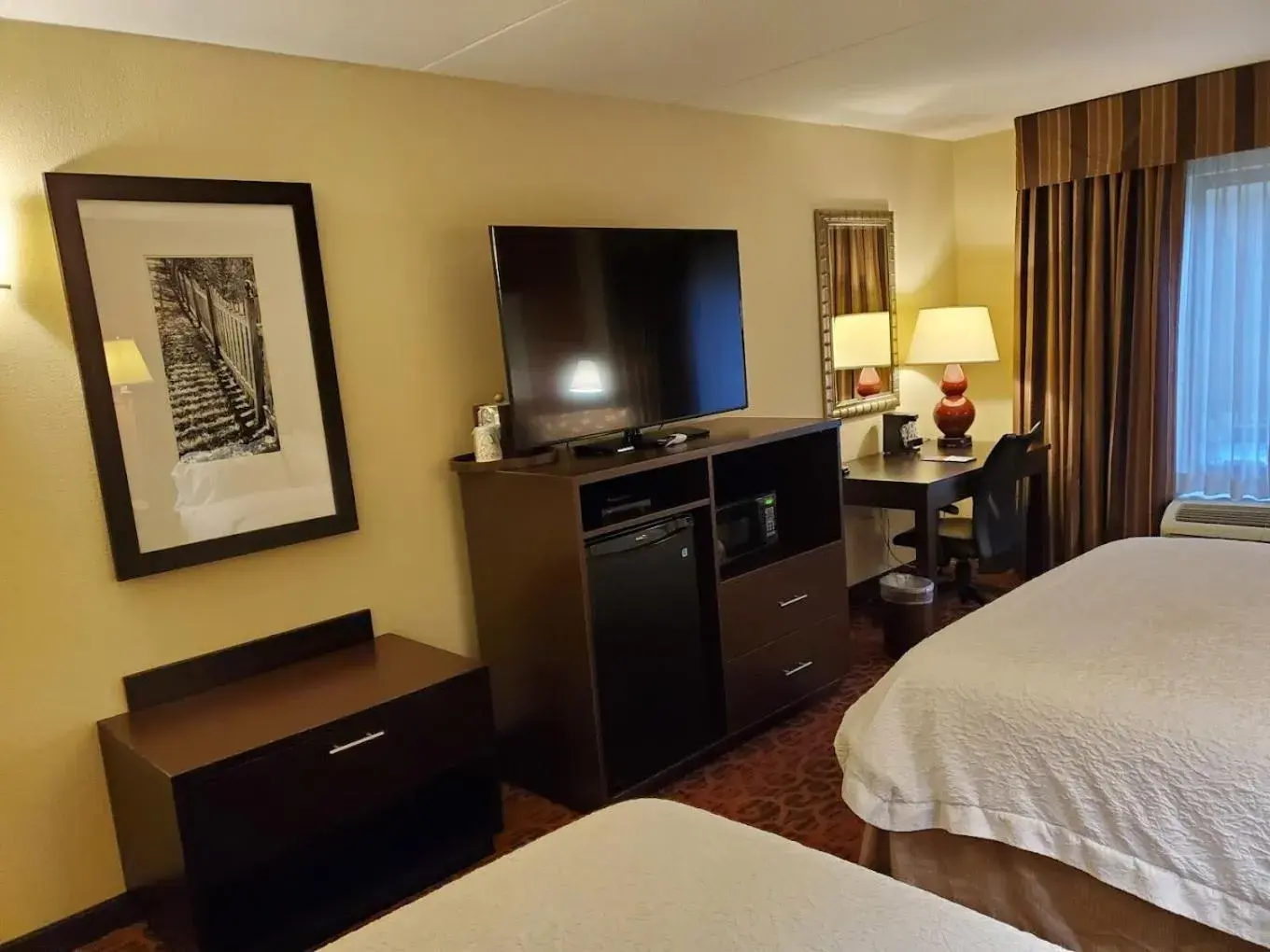 Bedroom, Bed in Hampton Inn Atlanta-Canton Bedroom, Bed in Hampton Inn Atlanta-Canton