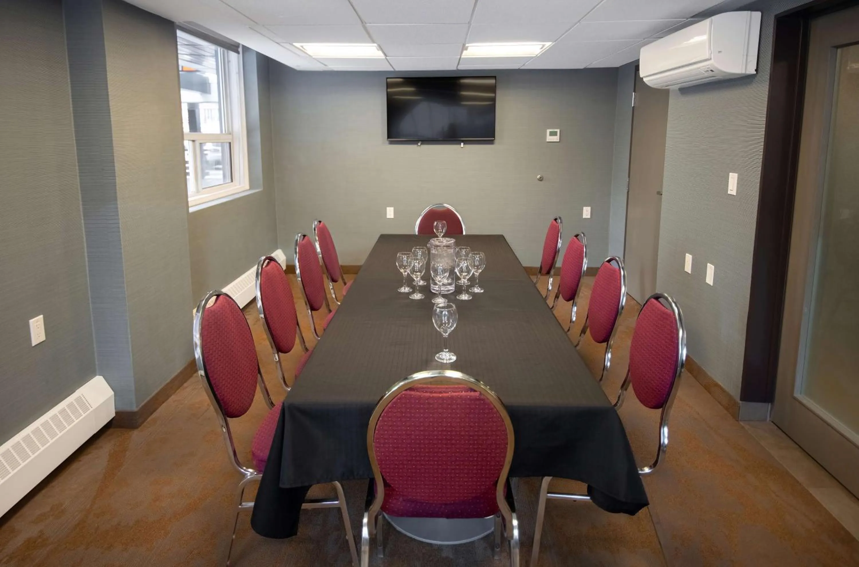 Meeting/conference room in Coast Calgary Downtown Hotel & Suites by APA