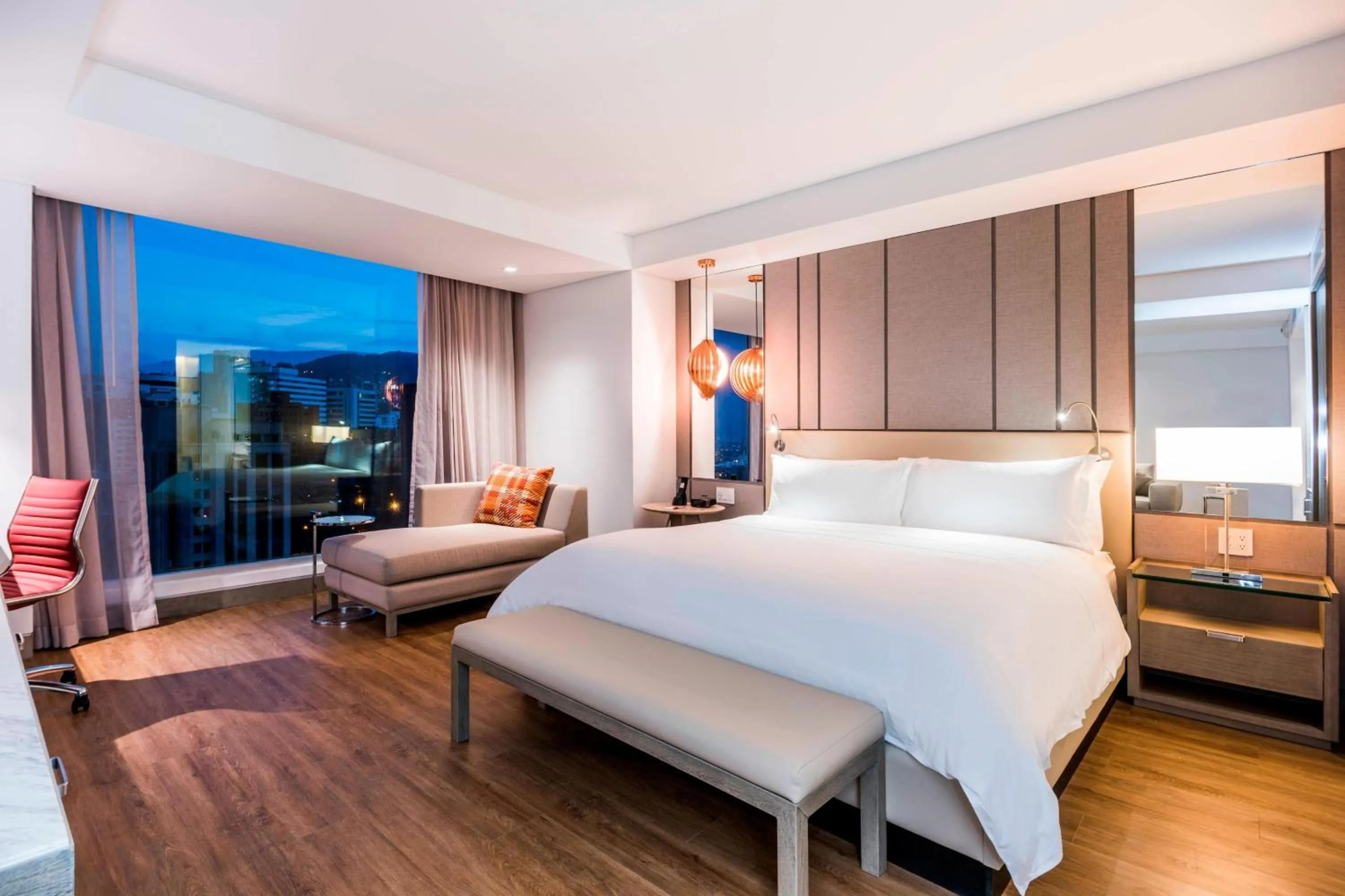 Photo of the whole room, Bed in Medellin Marriott Hotel