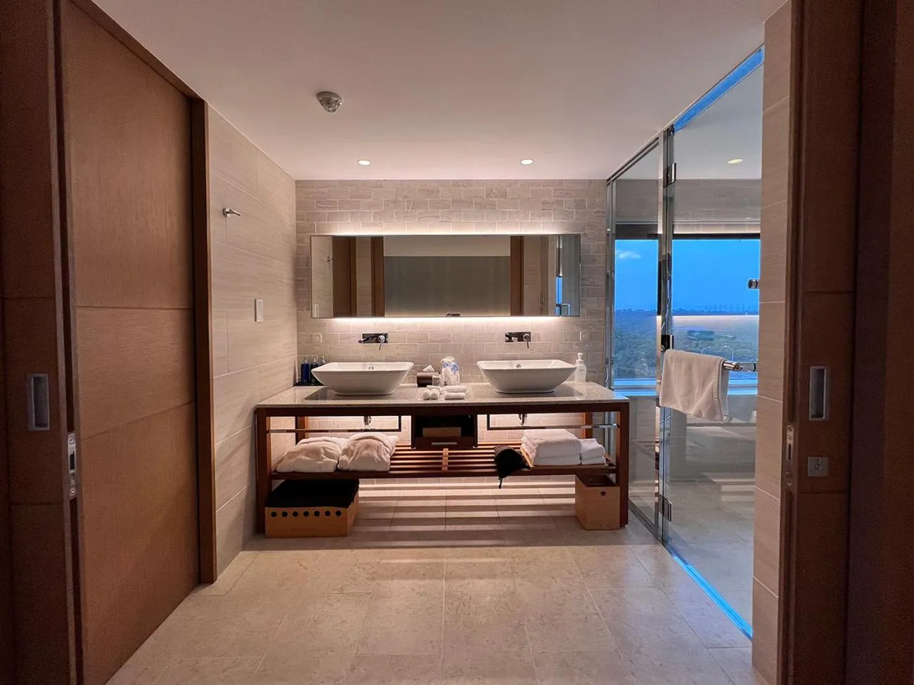 Bathroom, Bed in Shima Kanko Hotel The Classic