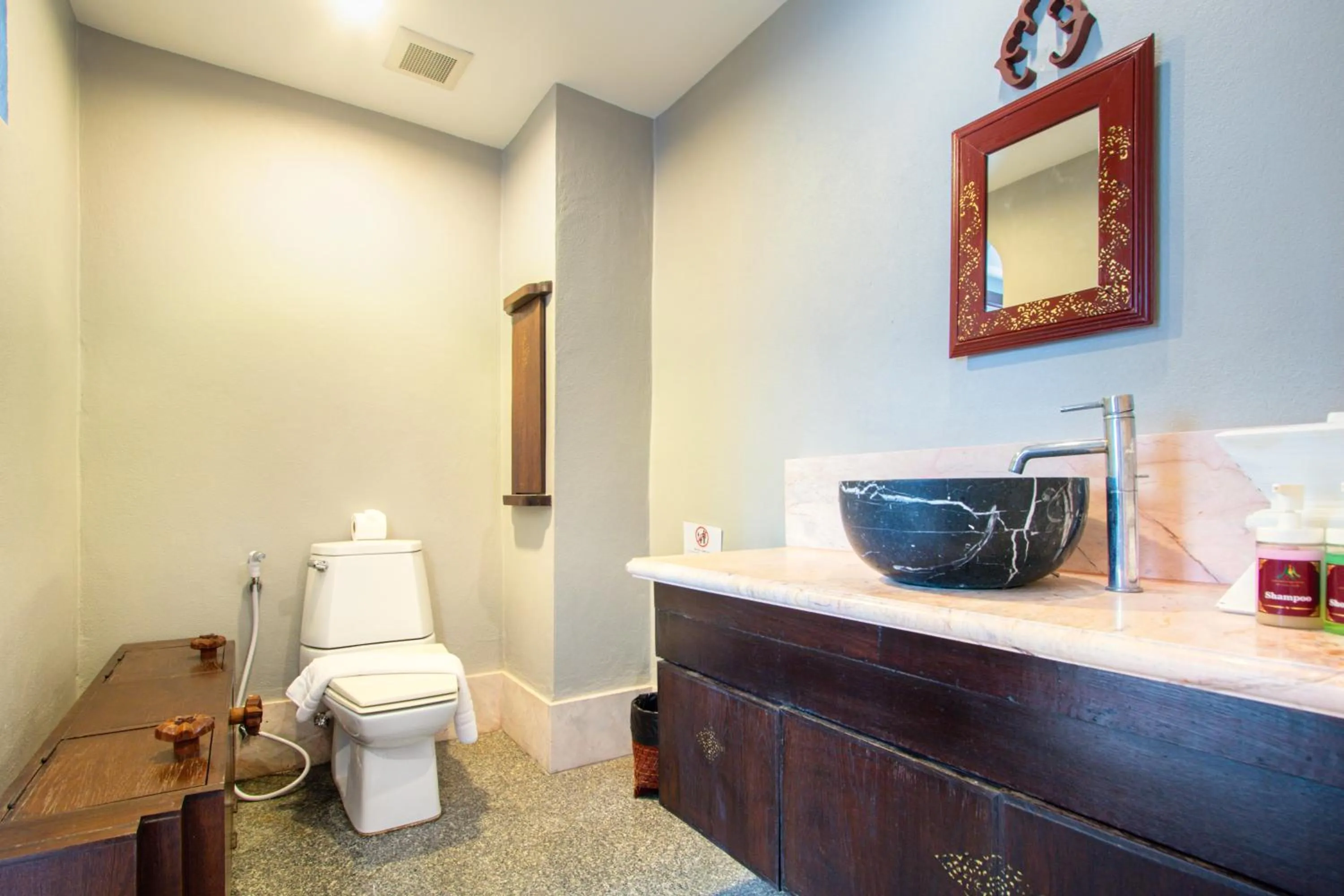 Toilet in Gudi Boutique Hotel