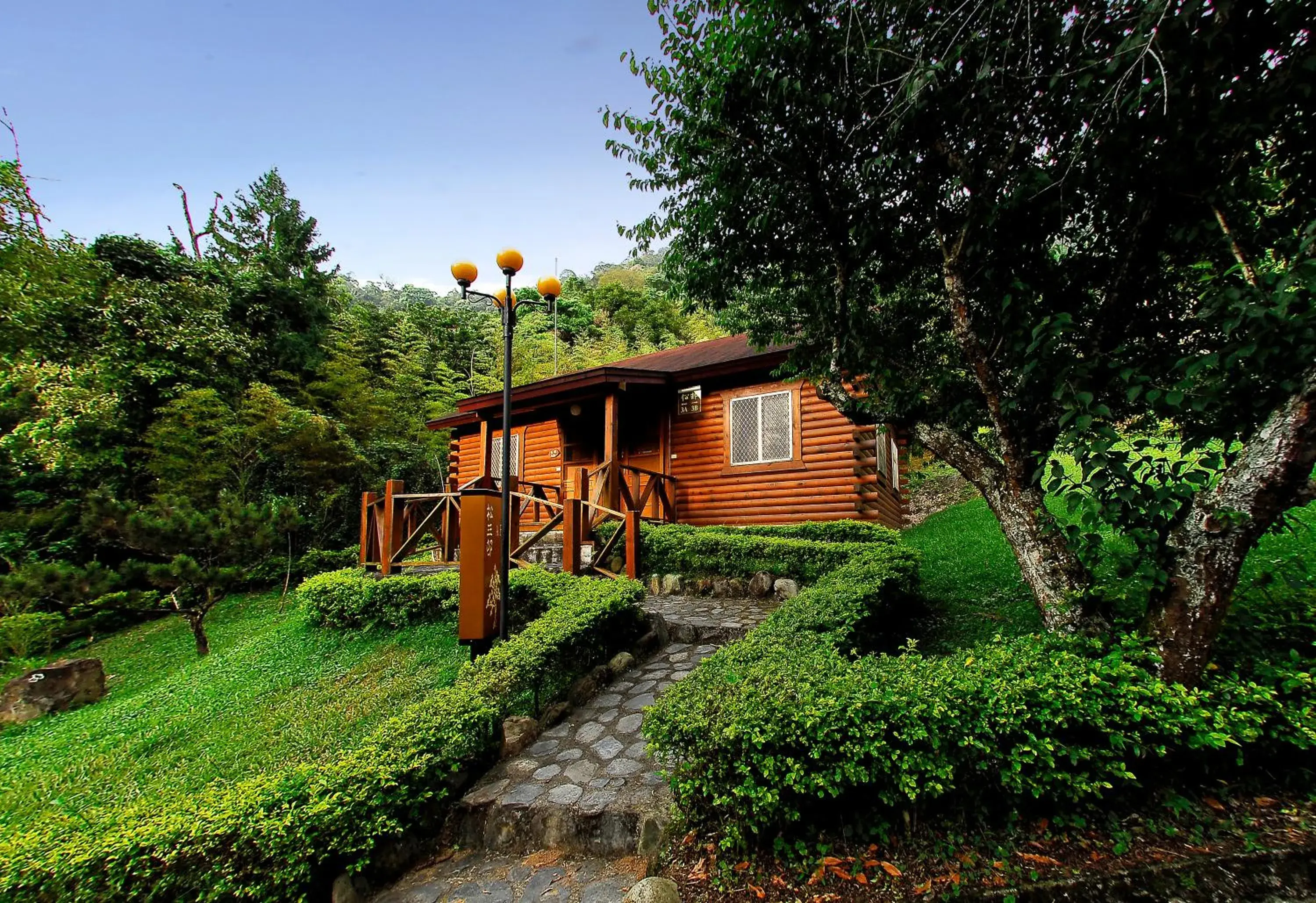 Property building in Sun Moon Lake Youth Hostel Property building in Sun Moon Lake Youth Hostel