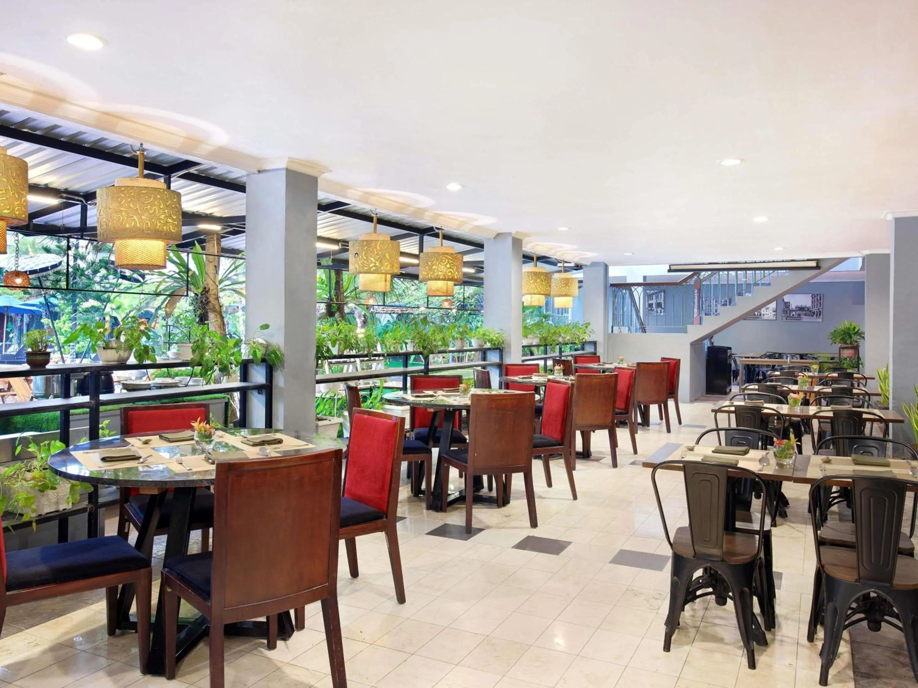 Restaurant/places to eat in Grand Mercure Medan Angkasa