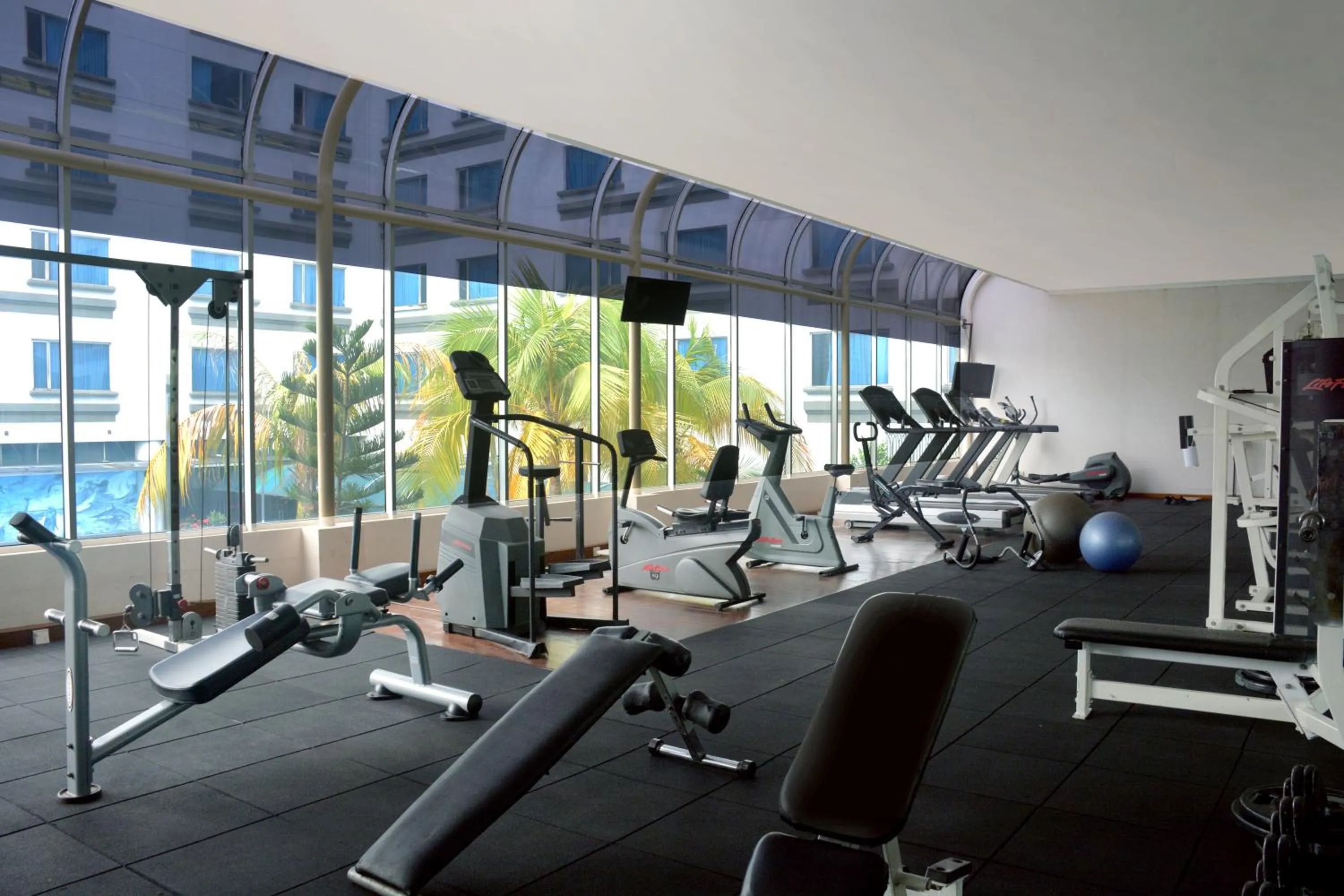 Fitness centre/facilities in Grand Mercure Medan Angkasa