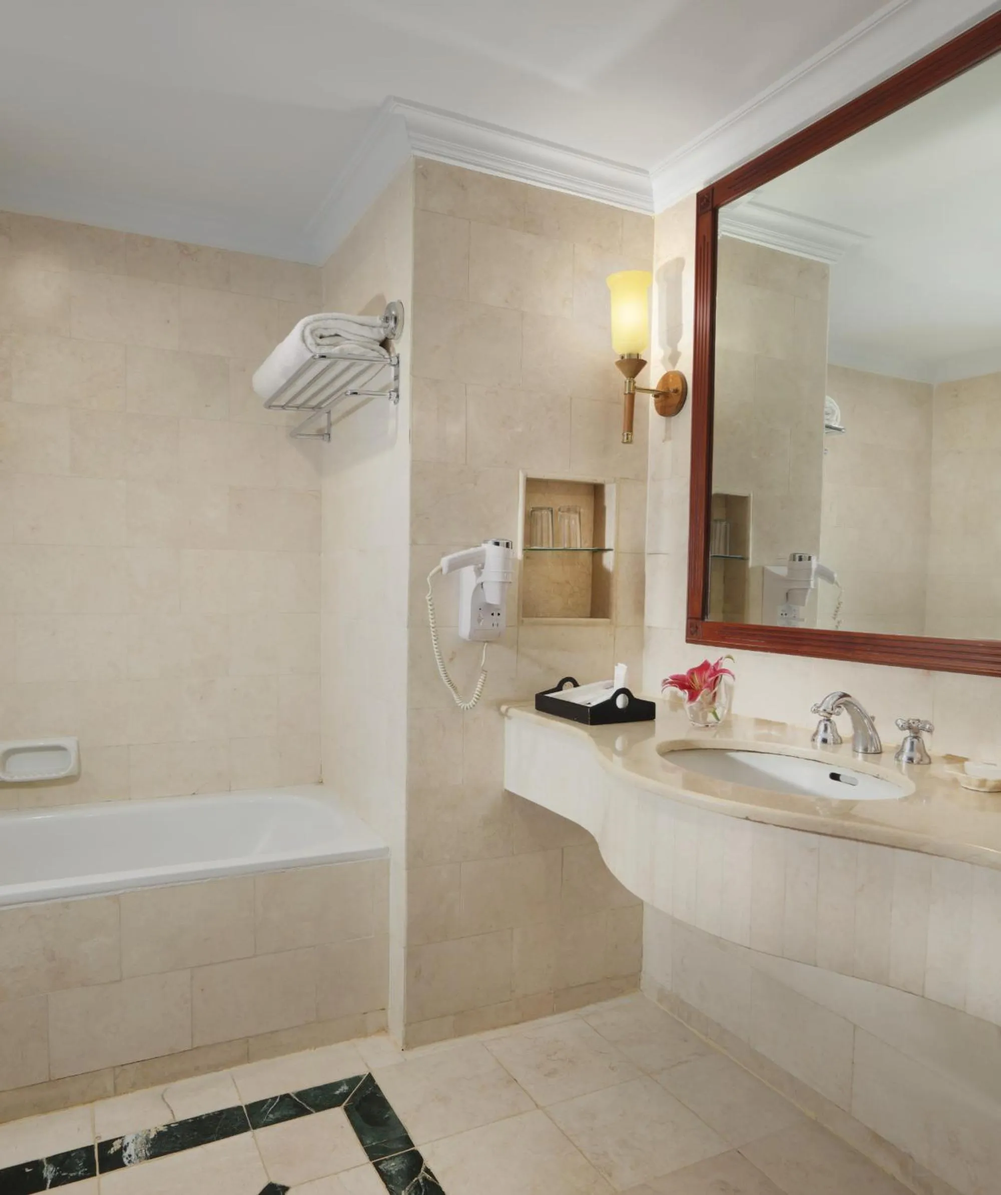 Shower in Grand Mercure Medan Angkasa