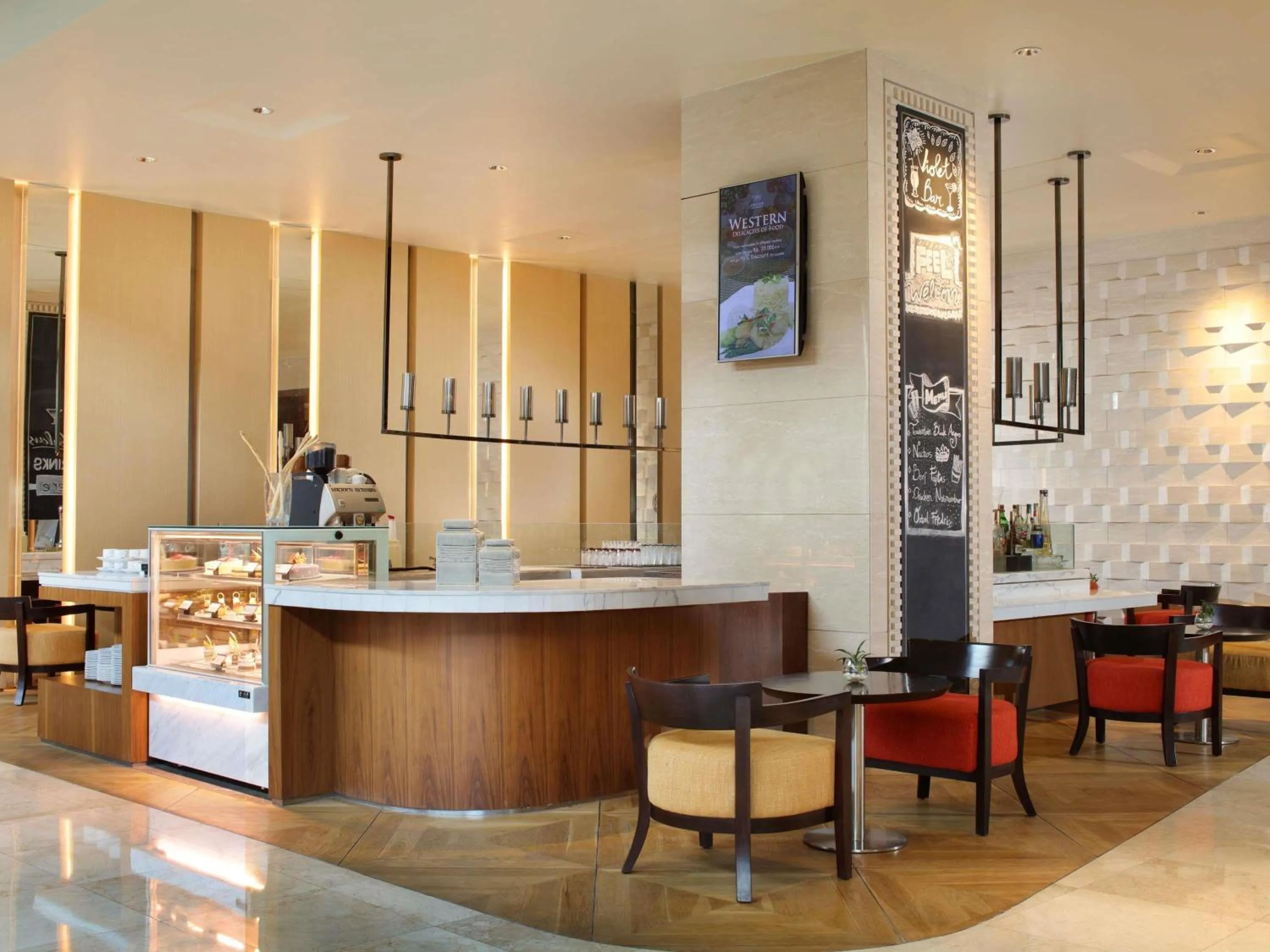 Lounge or bar in Grand Mercure Medan Angkasa