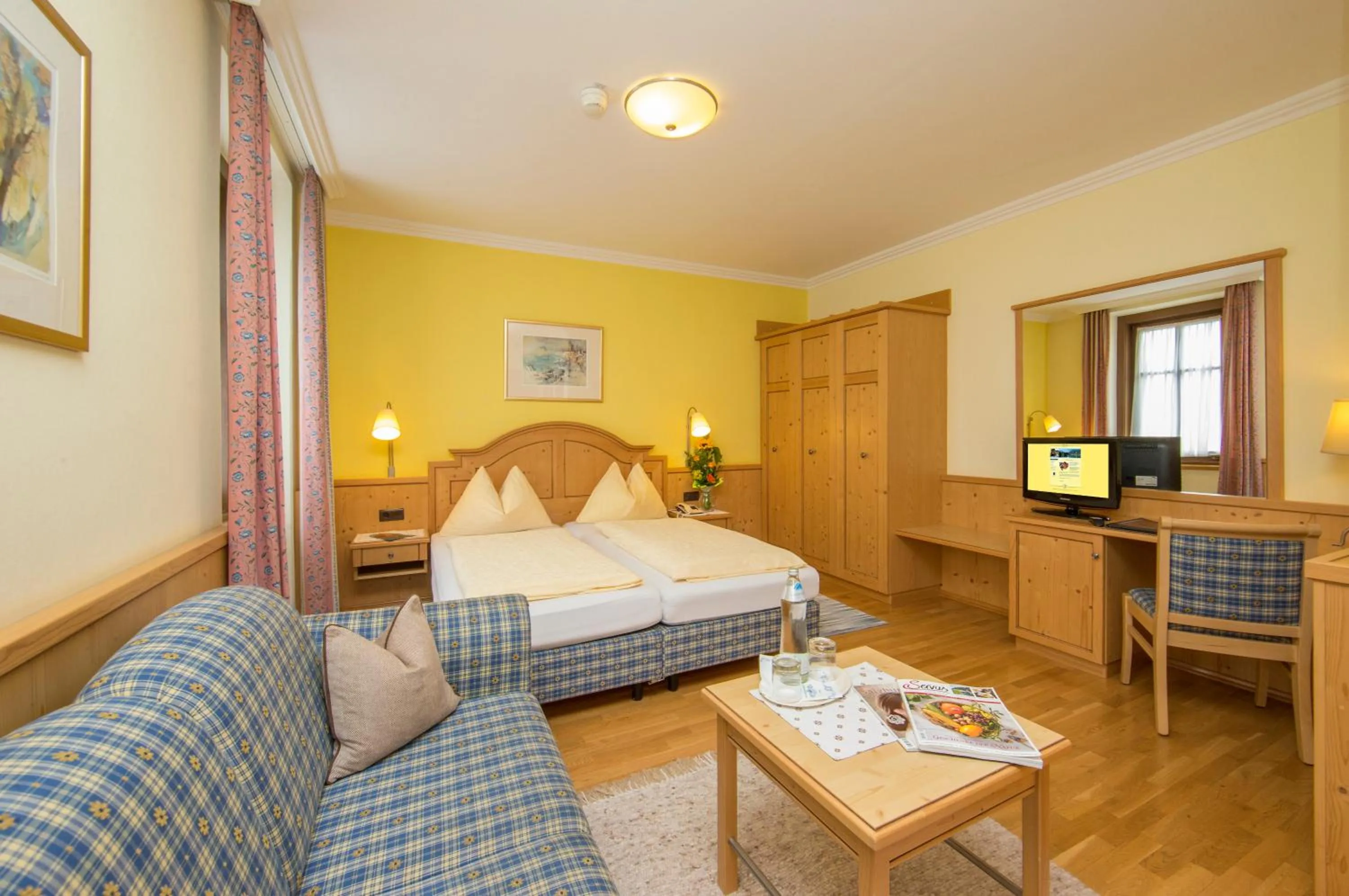 Photo of the whole room, Bed in Hotel Lebzelter