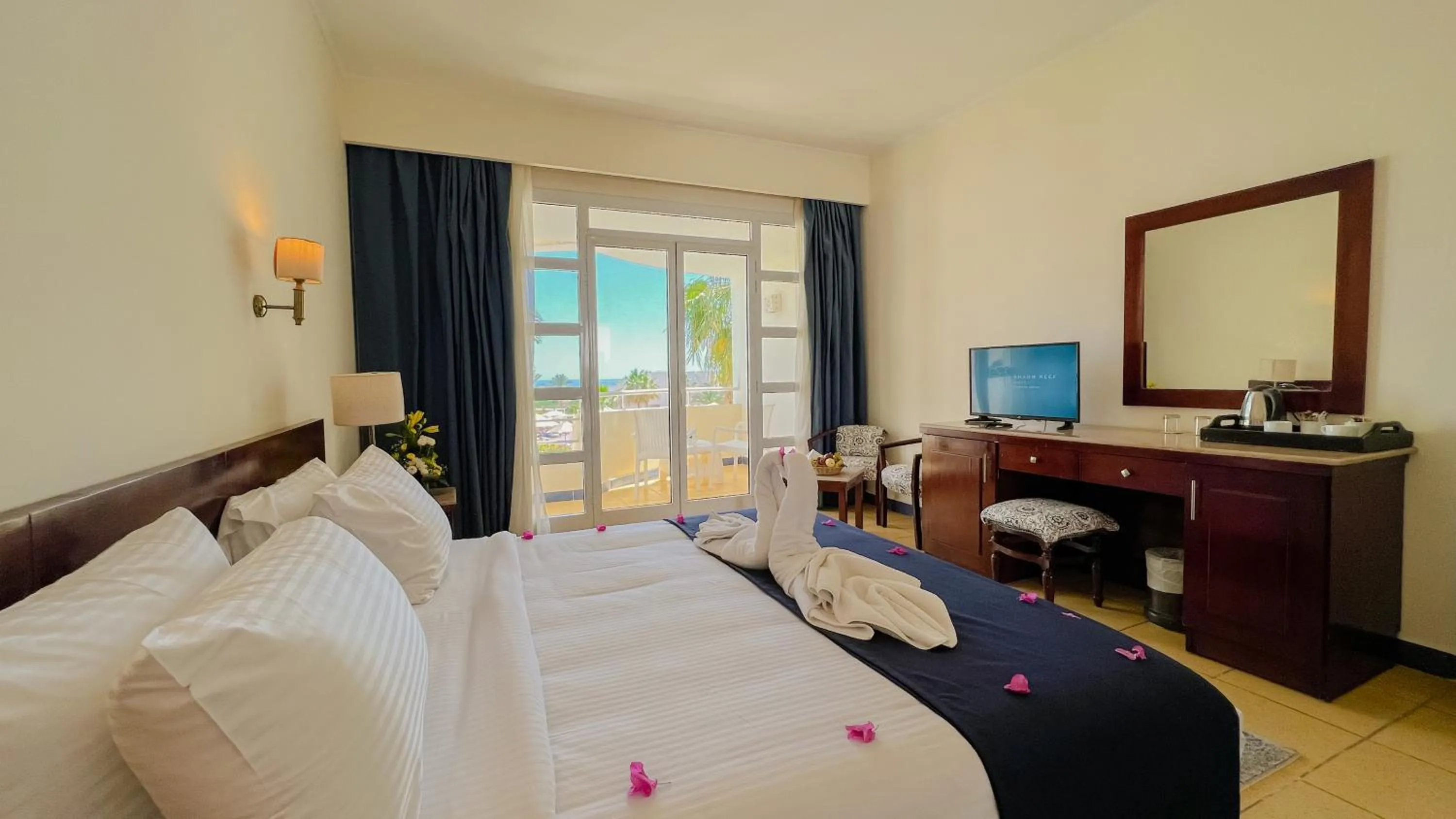 Bedroom, Bed in Sharm Reef Hotel