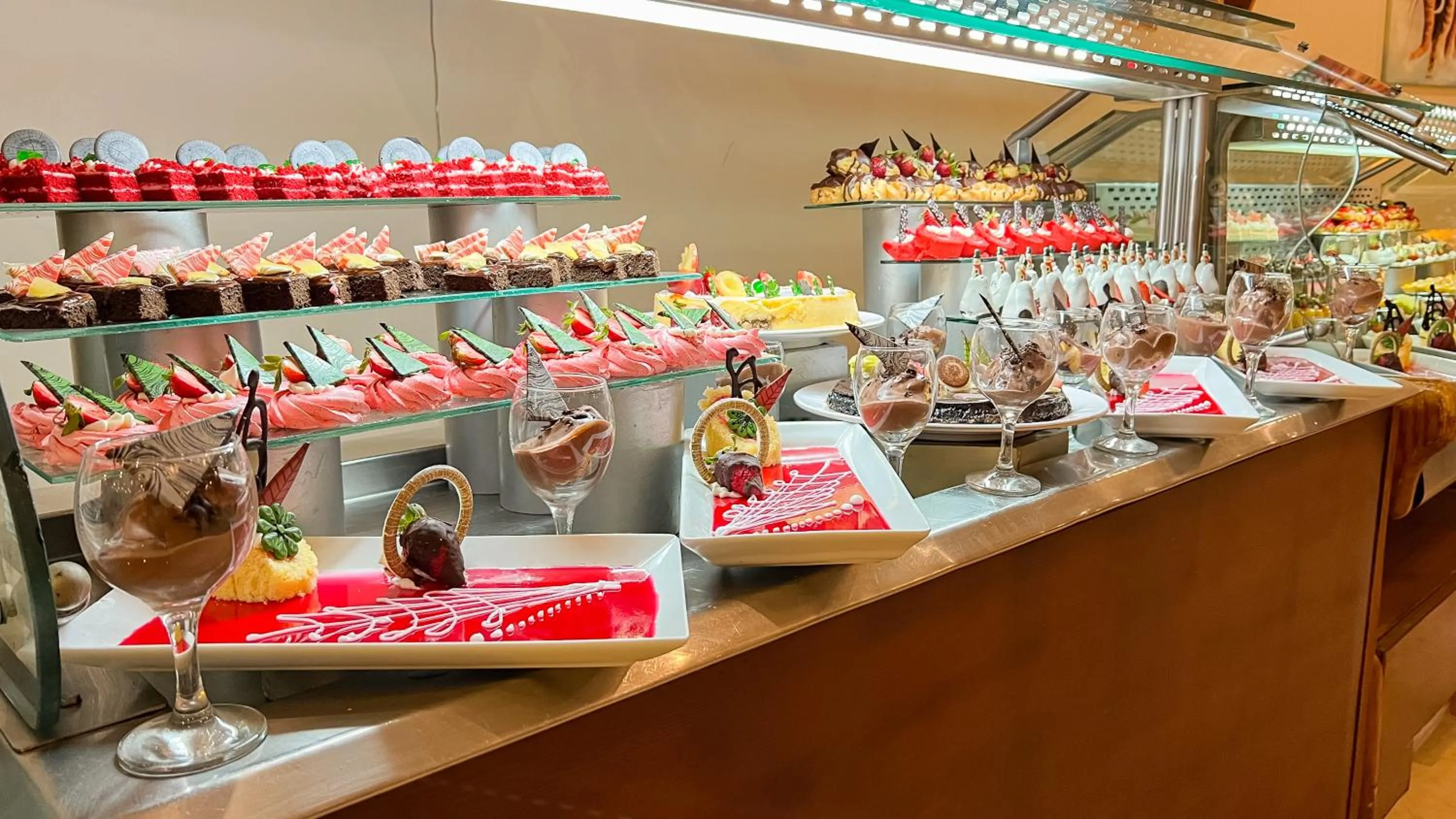 Restaurant/places to eat in Sharm Reef Hotel