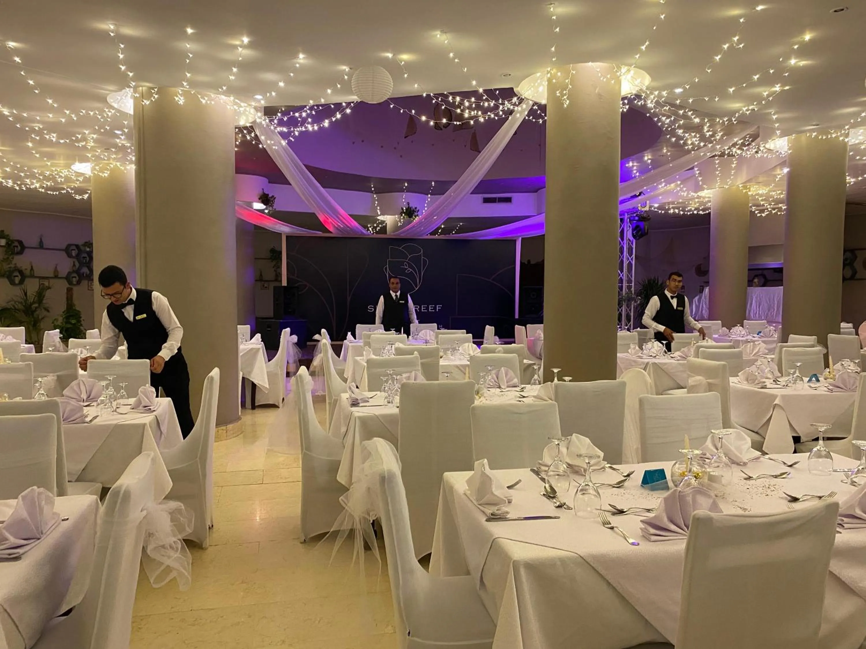 Restaurant/places to eat in Sharm Reef Hotel