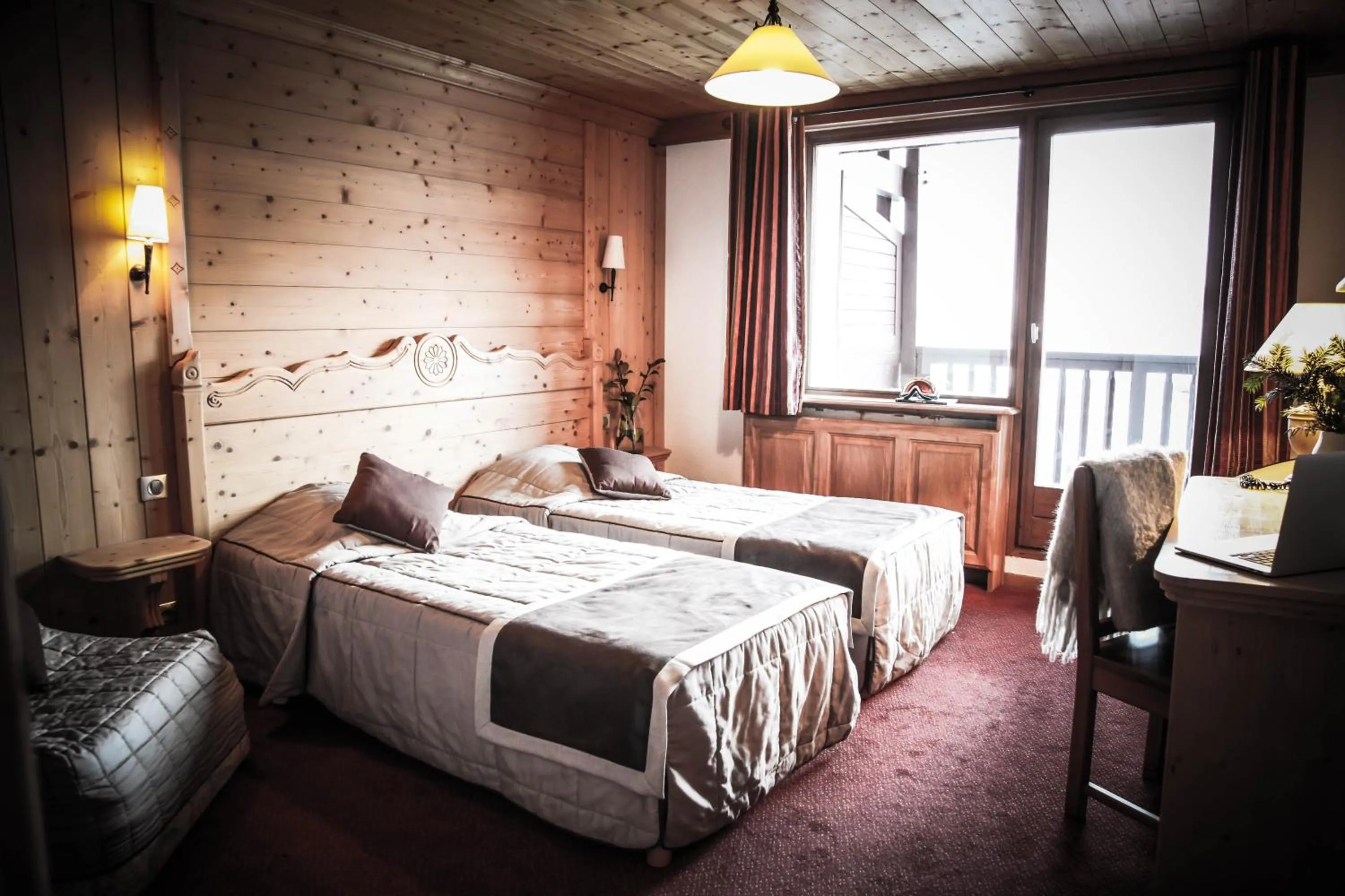 Winter, Bed in Hôtel Le Refuge