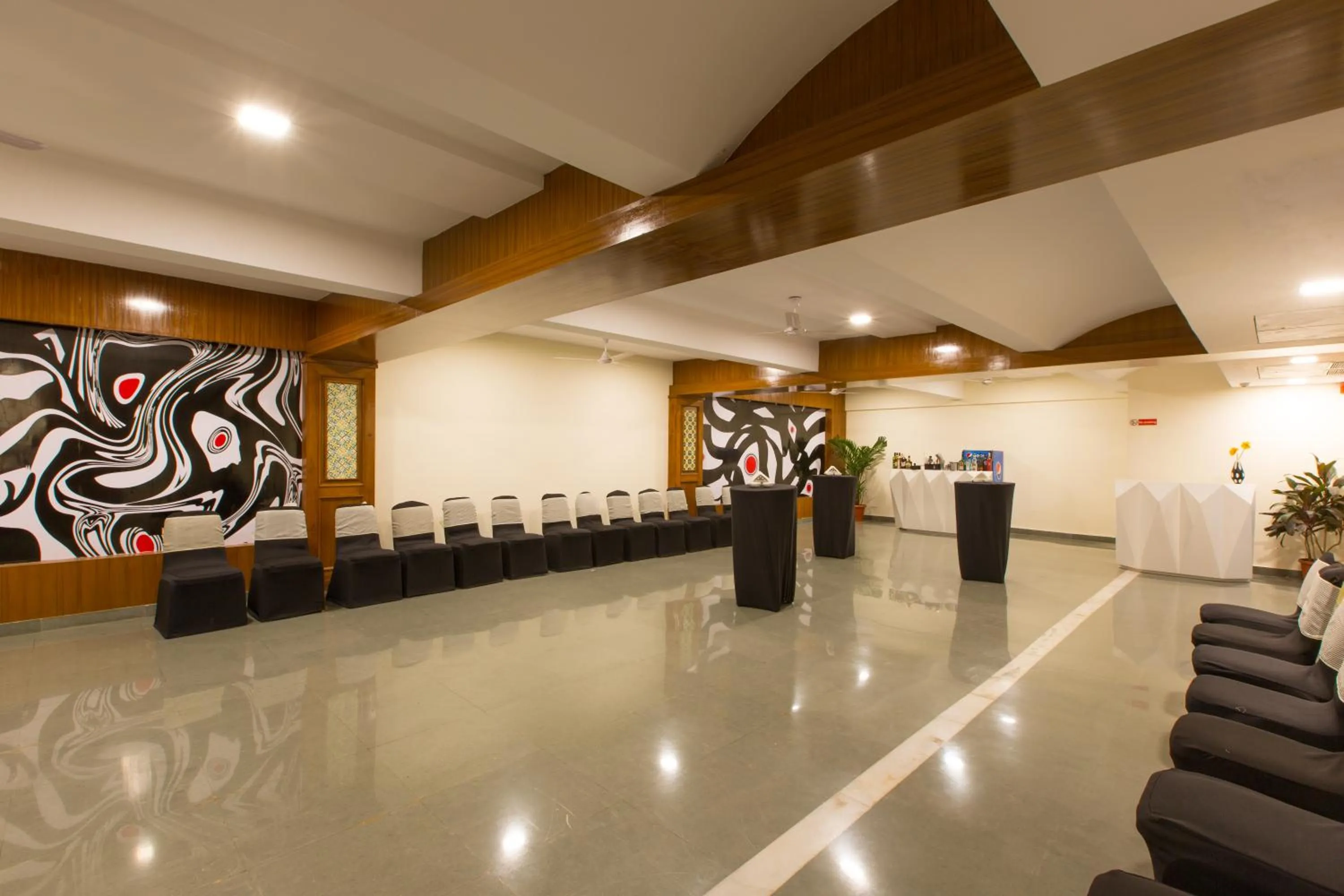 Banquet/Function facilities in Viva Hotel Near Madgaon Railway Station
