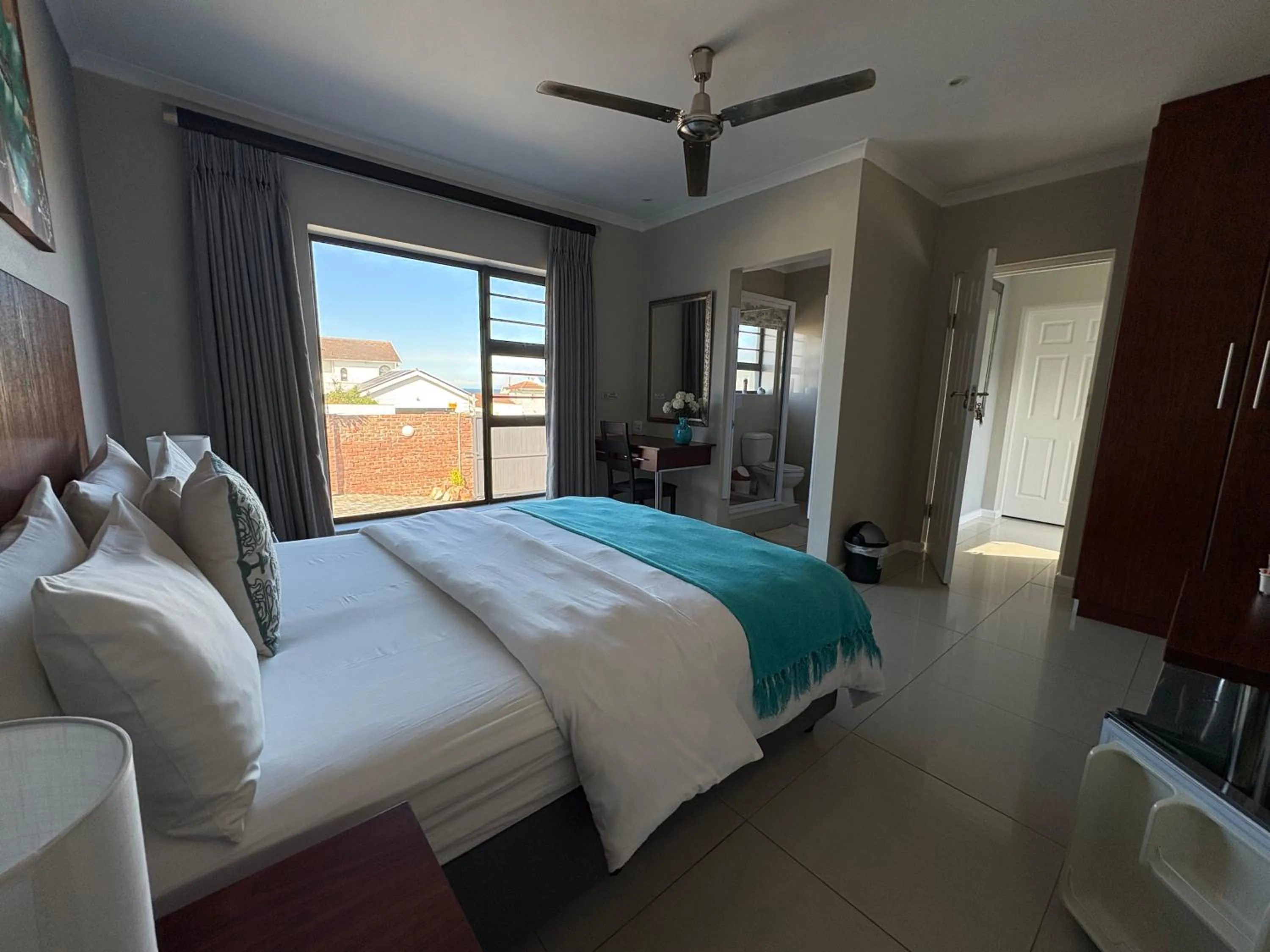 Bedroom, Bed in Le Blue Guesthouse