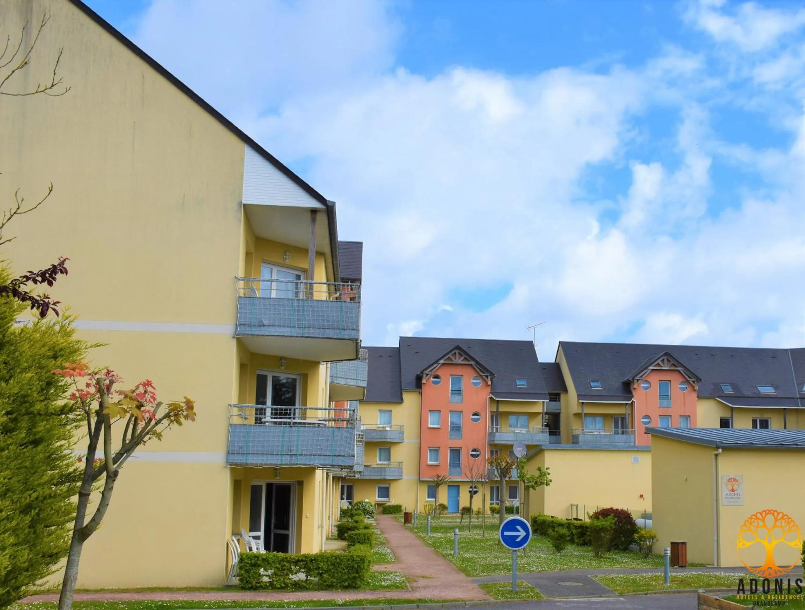 Property building in Adonis Grandcamp - Résidence Les Isles De Sola