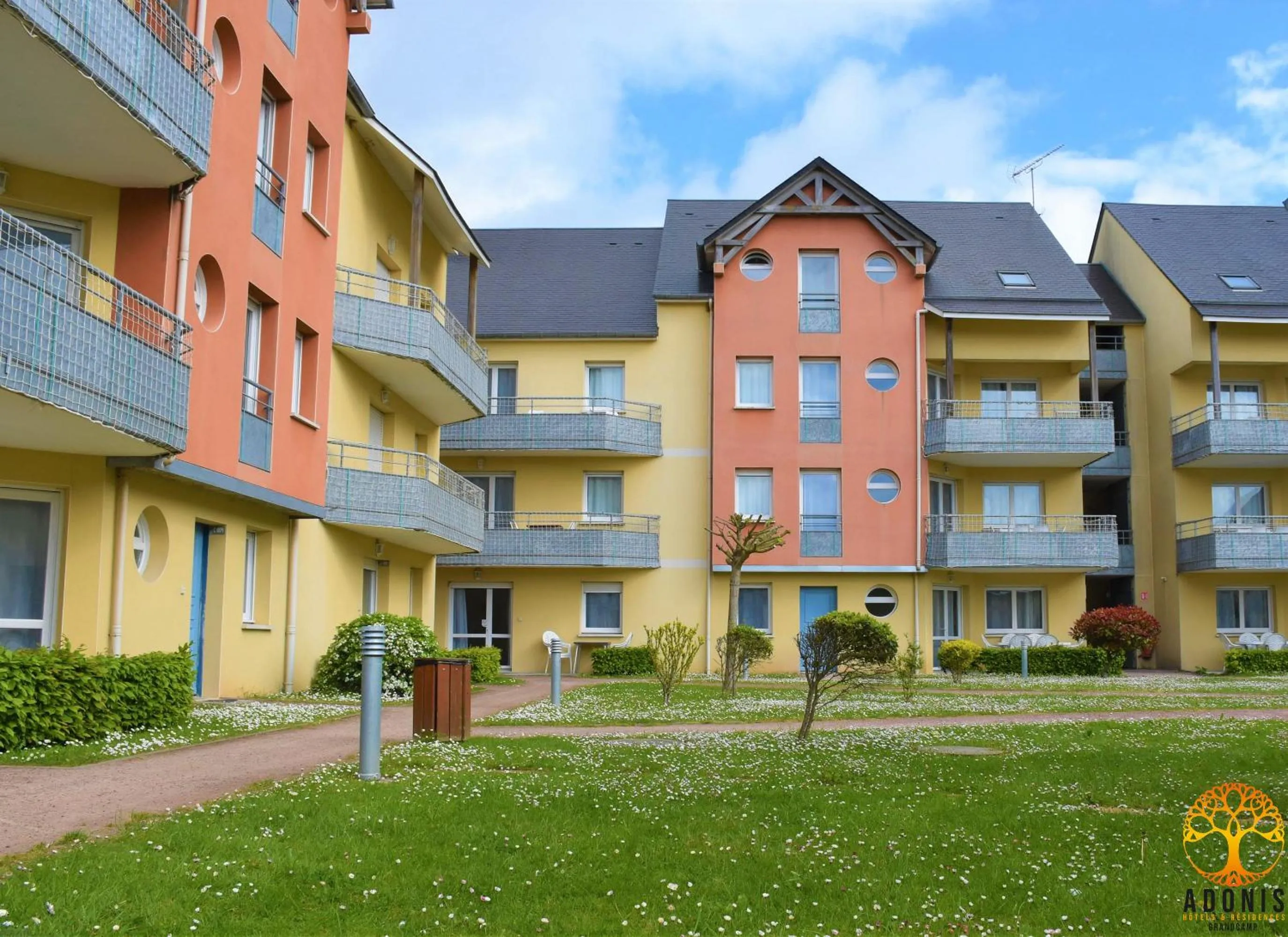 Property building in Adonis Grandcamp - Résidence Les Isles De Sola