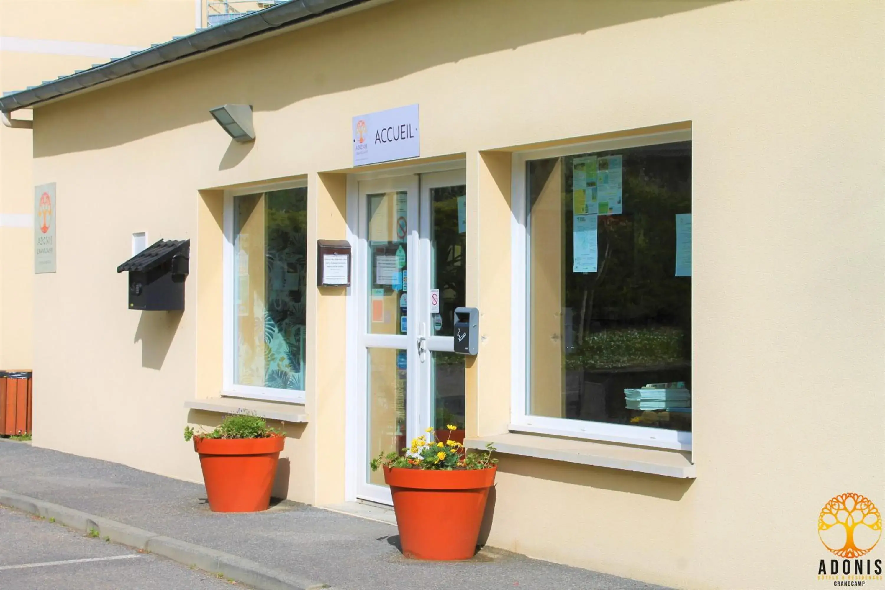 Lobby or reception in Adonis Grandcamp - Résidence Les Isles De Sola Lobby or reception in Adonis Grandcamp - Résidence Les Isles De Sola