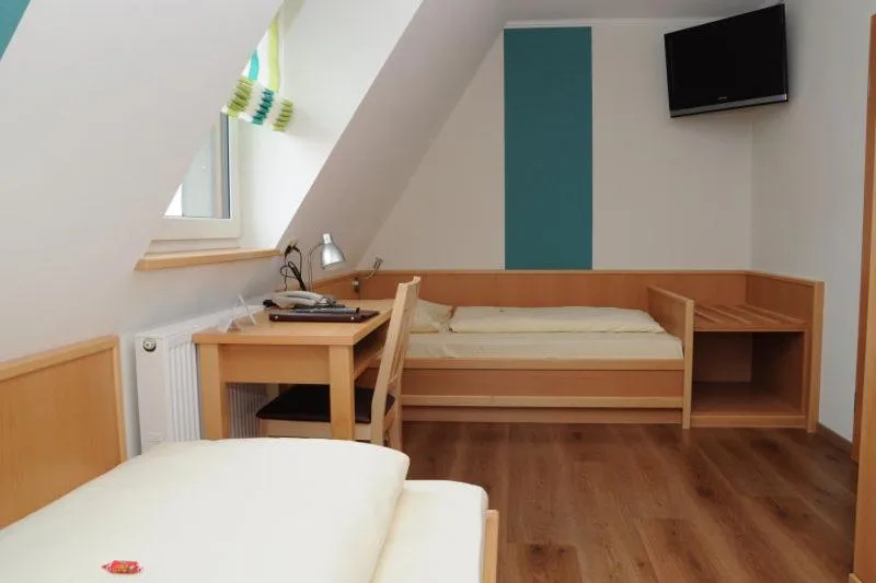 Photo of the whole room, Bed in Hotel Schwarzes Ross