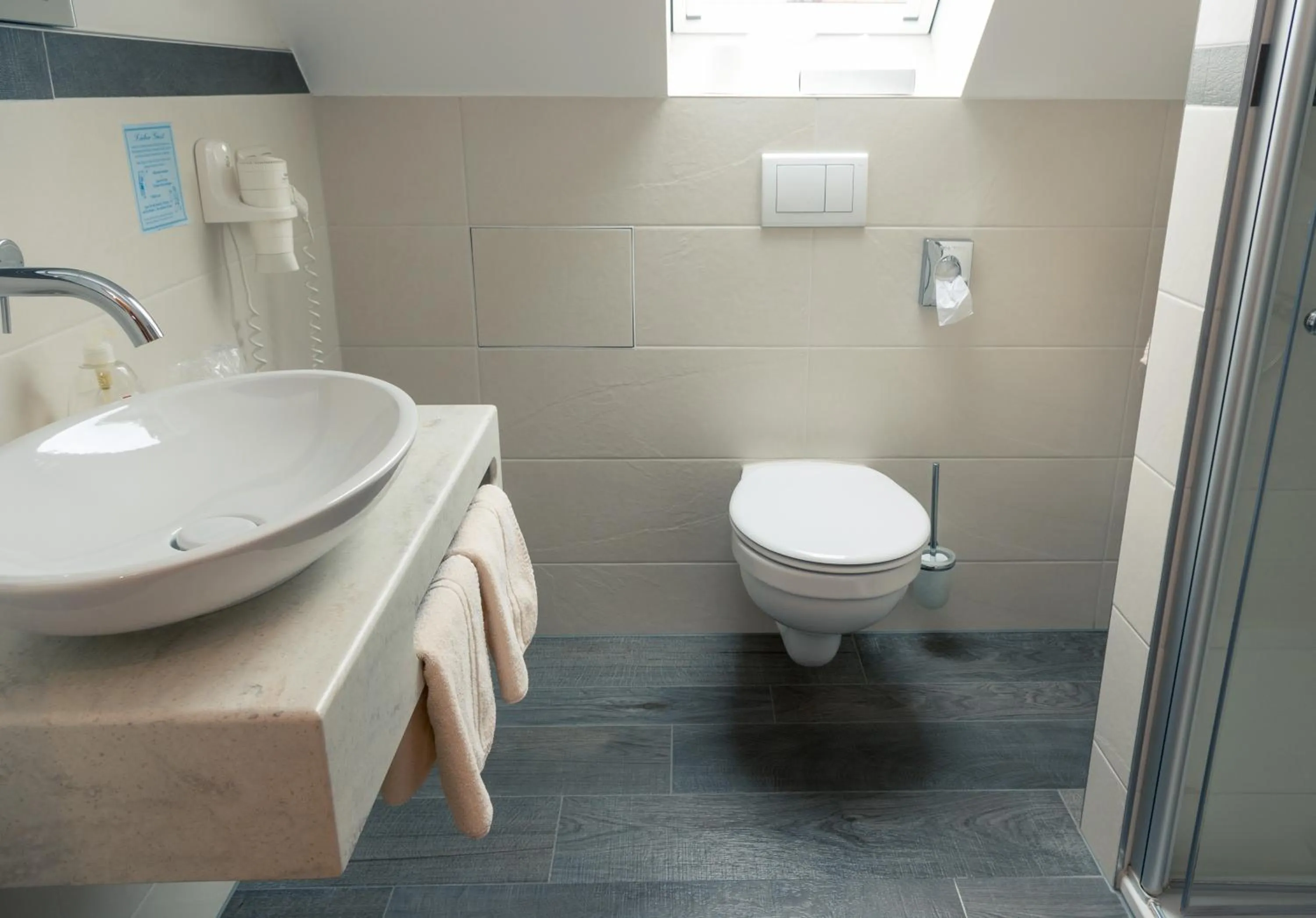 Photo of the whole room in Hotel Schwarzes Ross