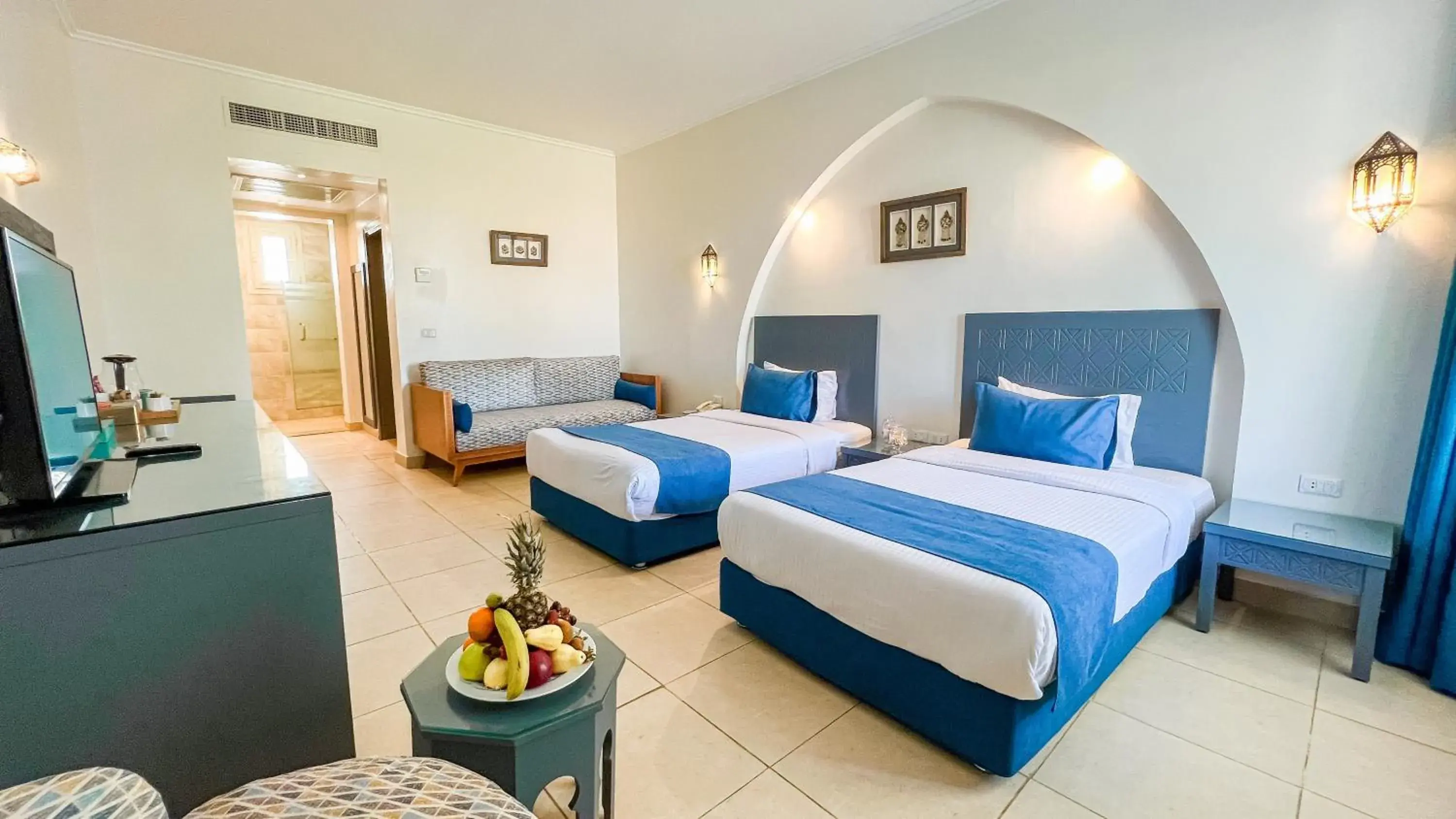 Bedroom, Bed in Club Reef Resort