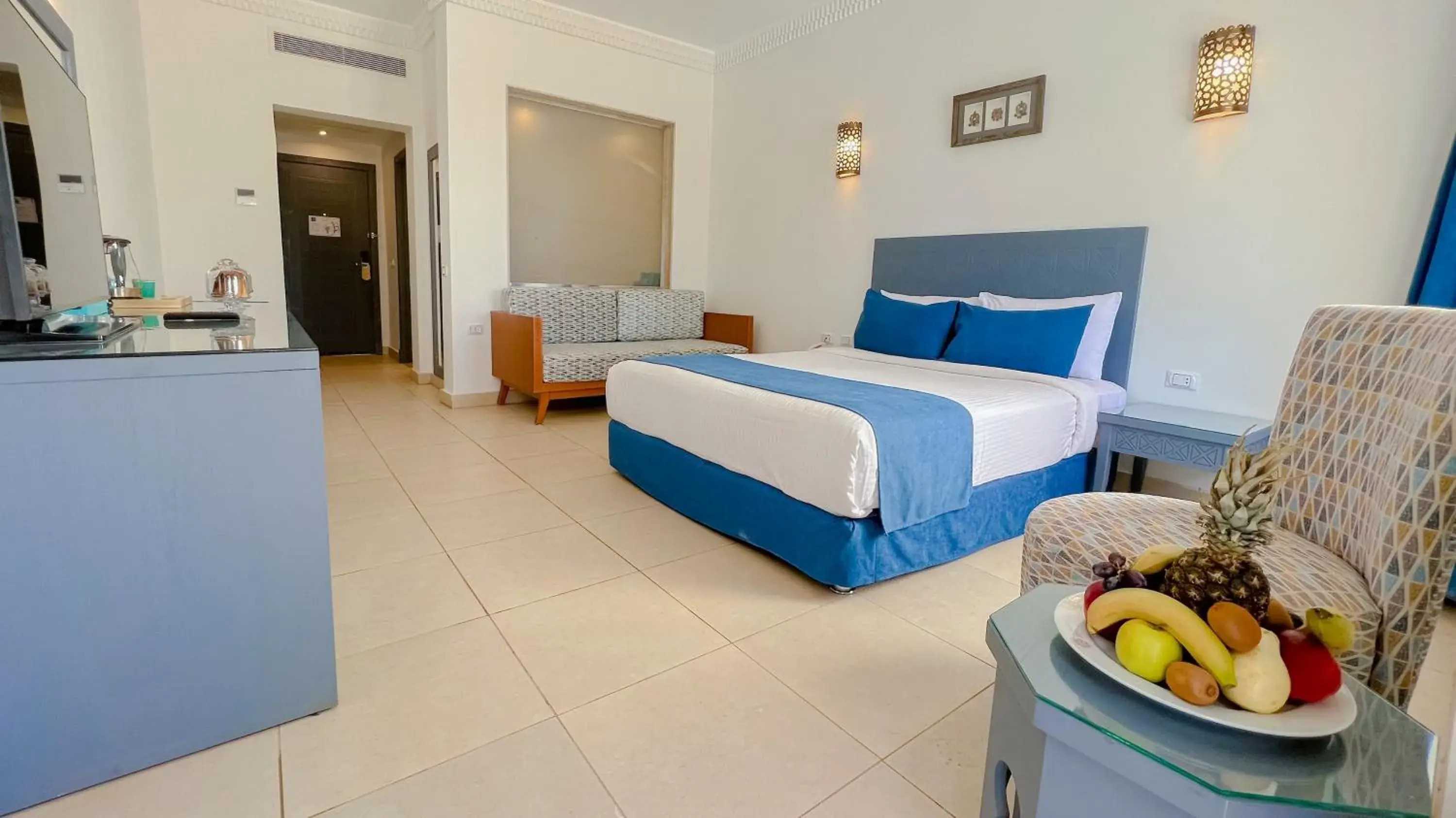 Bedroom, Bed in Club Reef Resort