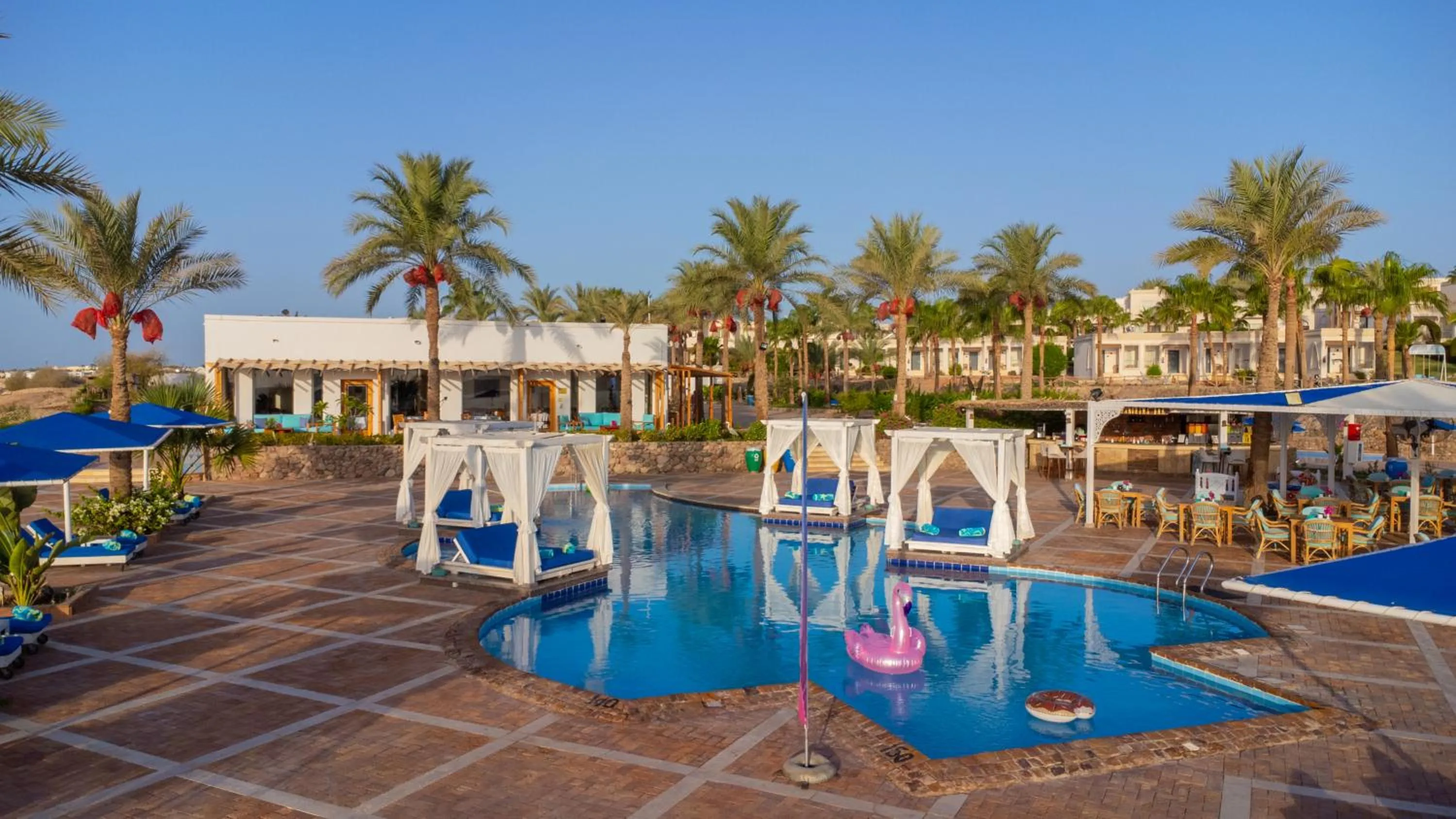 Swimming pool in Club Reef Resort & Spa