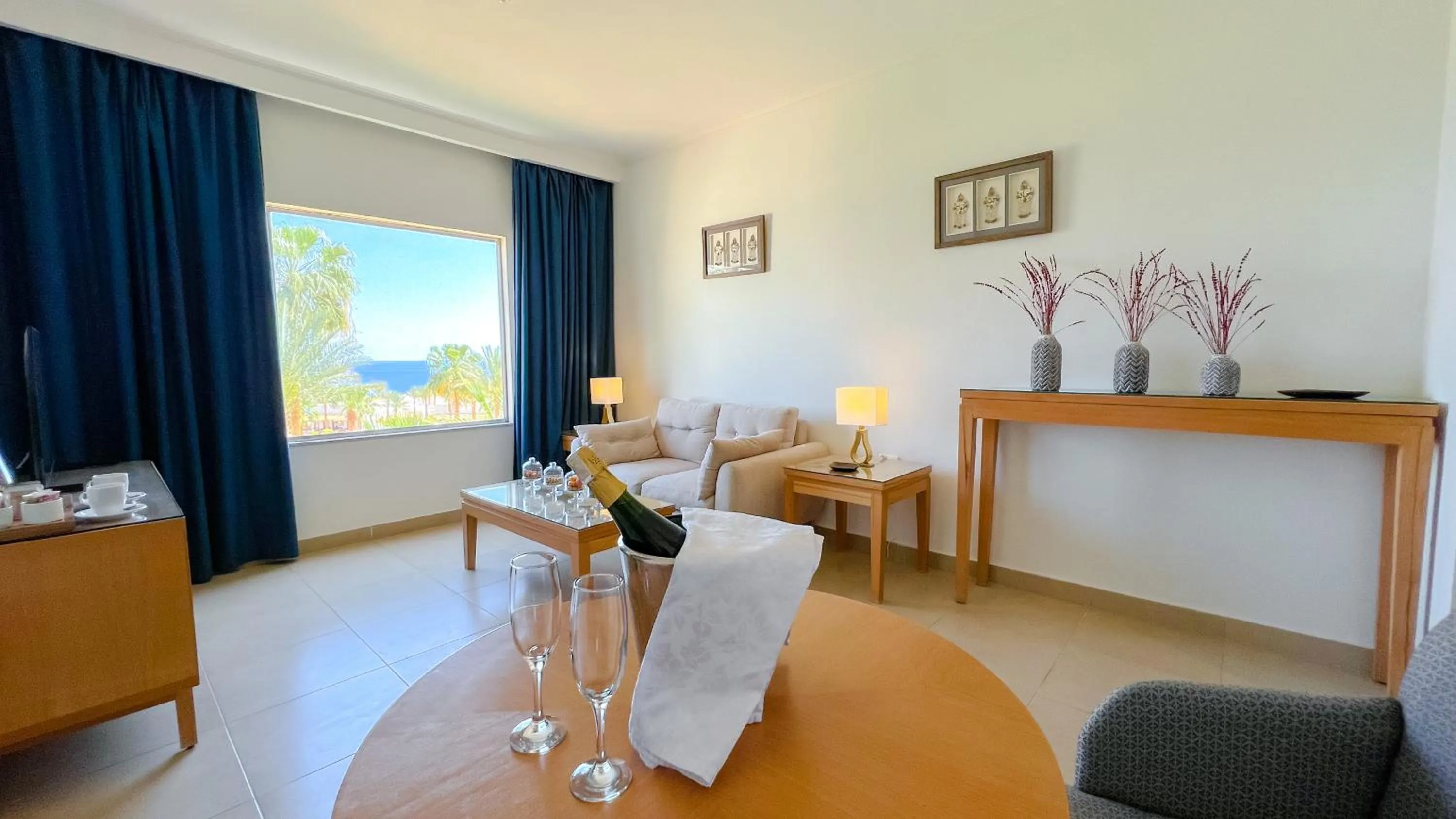 Photo of the whole room in Club Reef Resort & Spa