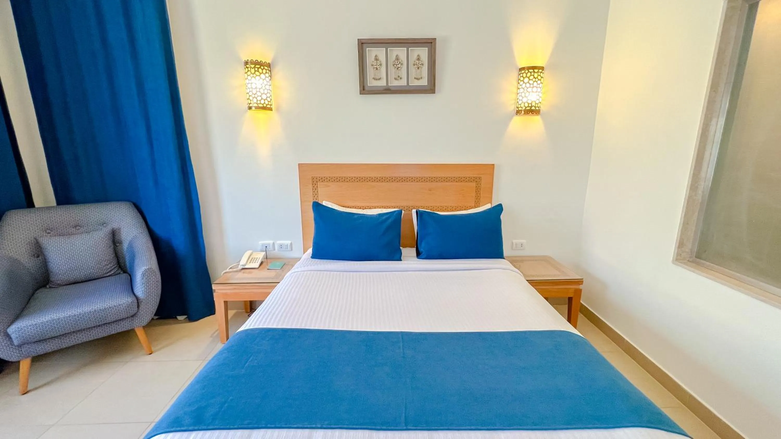 Bedroom, Bed in Club Reef Resort & Spa