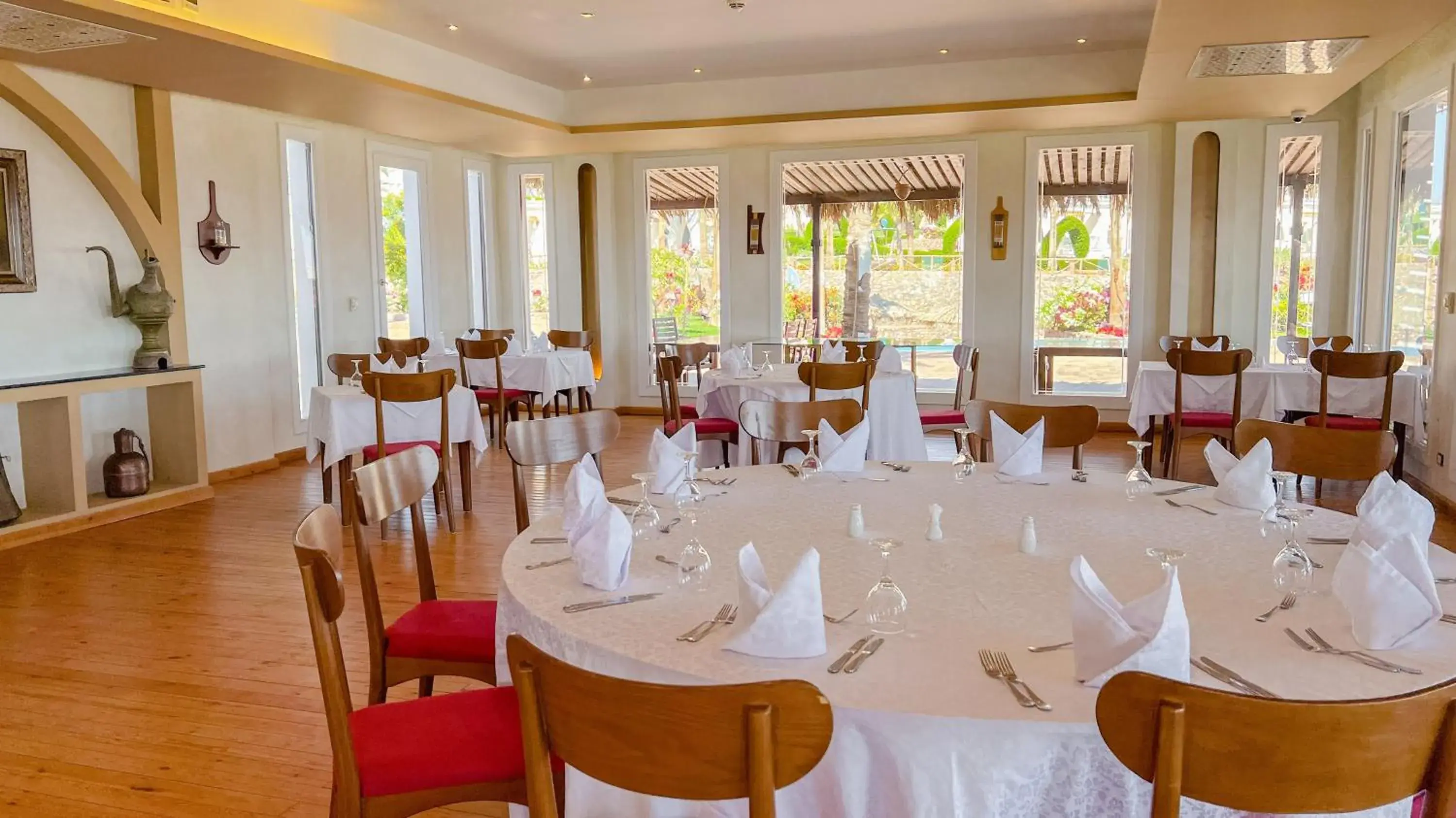 Restaurant/Places to Eat in Club Reef Resort