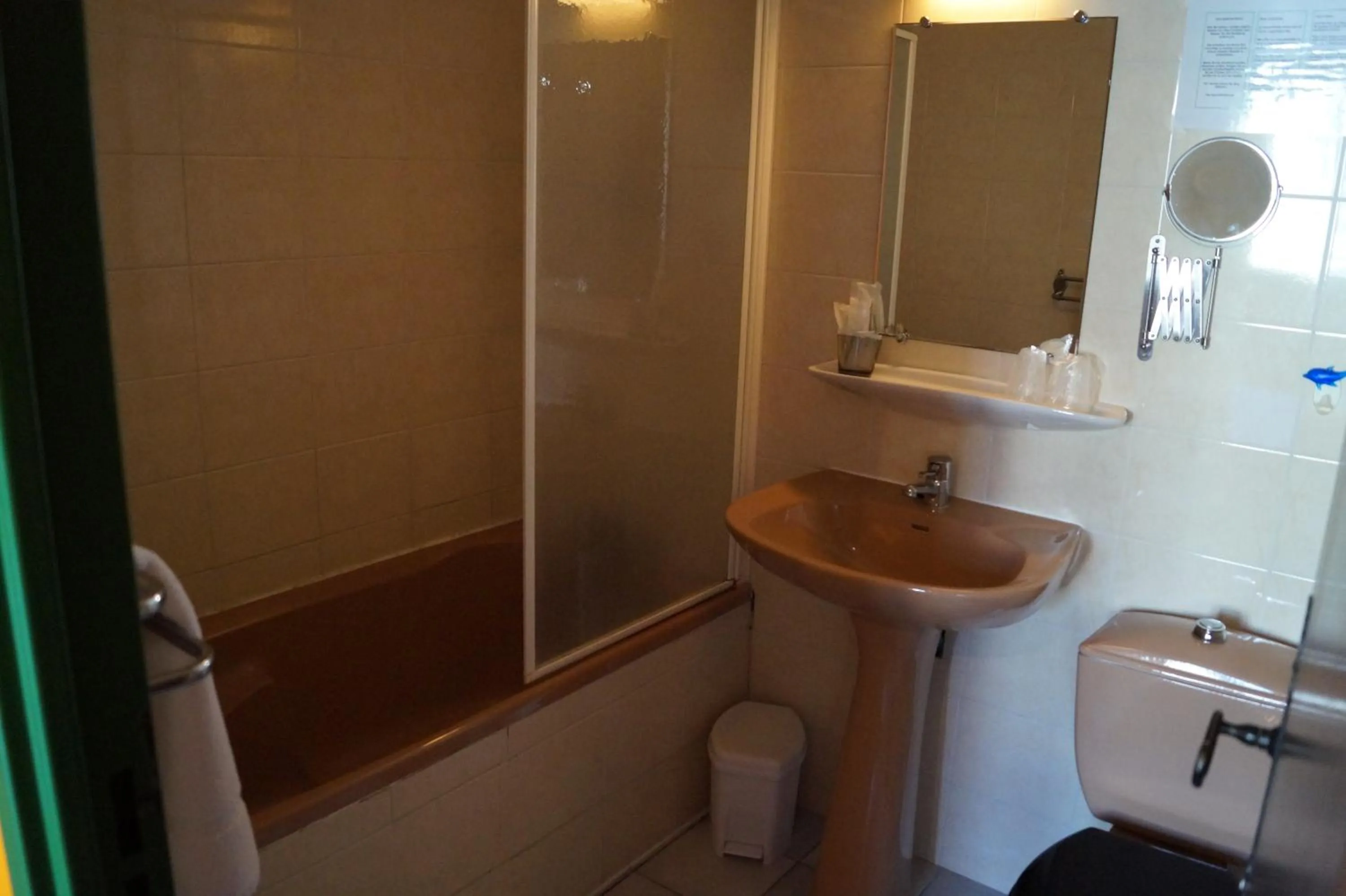 Photo of the whole room in Le Bistrot D'orange