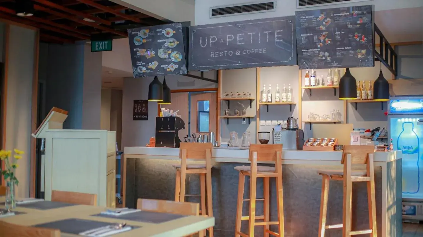 Restaurant/places to eat in Up-Peak Hotel Simpang Lima Semarang Formerly HA-KA Simpanglima Hotel Semarang Restaurant/places to eat in Up-Peak Hotel Simpang Lima Semarang Formerly HA-KA Simpanglima Hotel Semarang